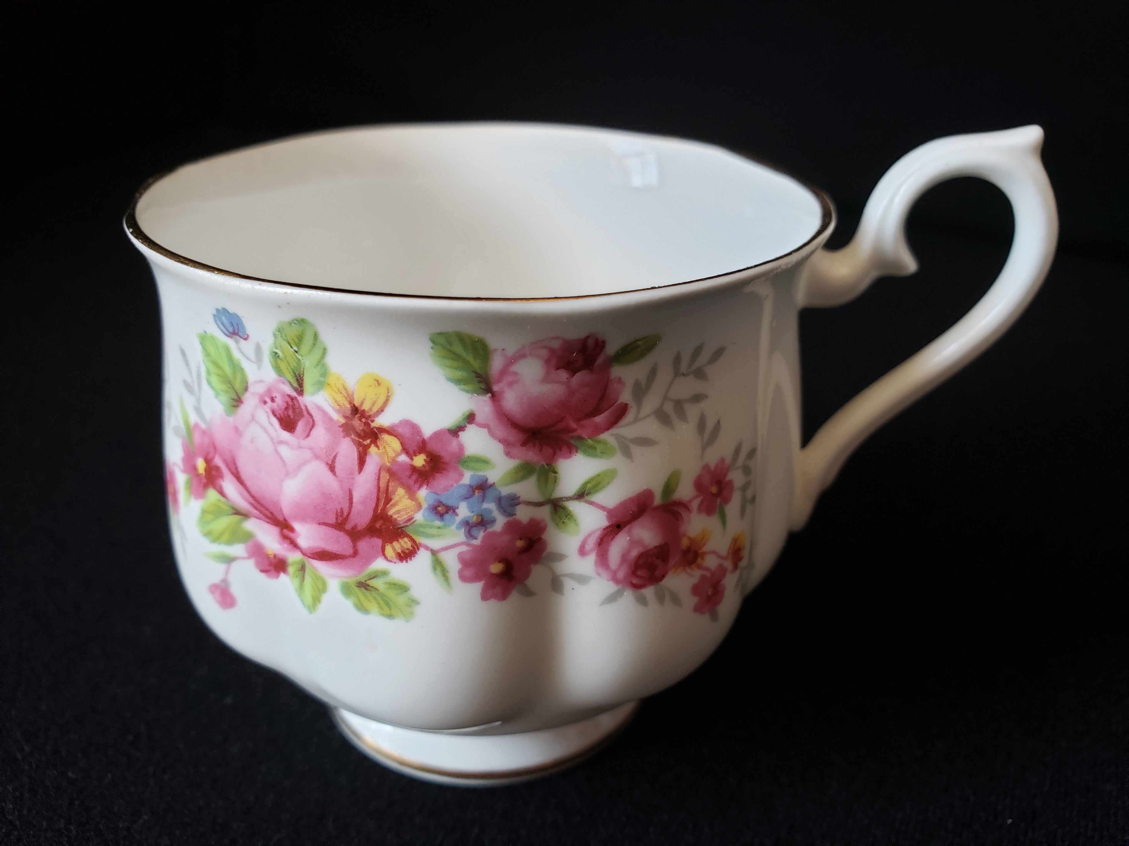 Vintage Royal Albert Rose Bouquet Saucer ONLY (lot 2034)