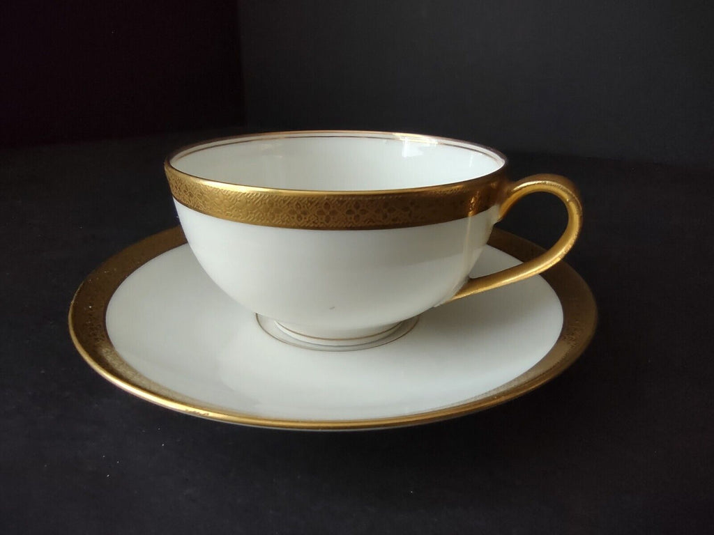Haviland Limoges France Sophisticated Gold Trim White Teacup & Saucer (lot 656)