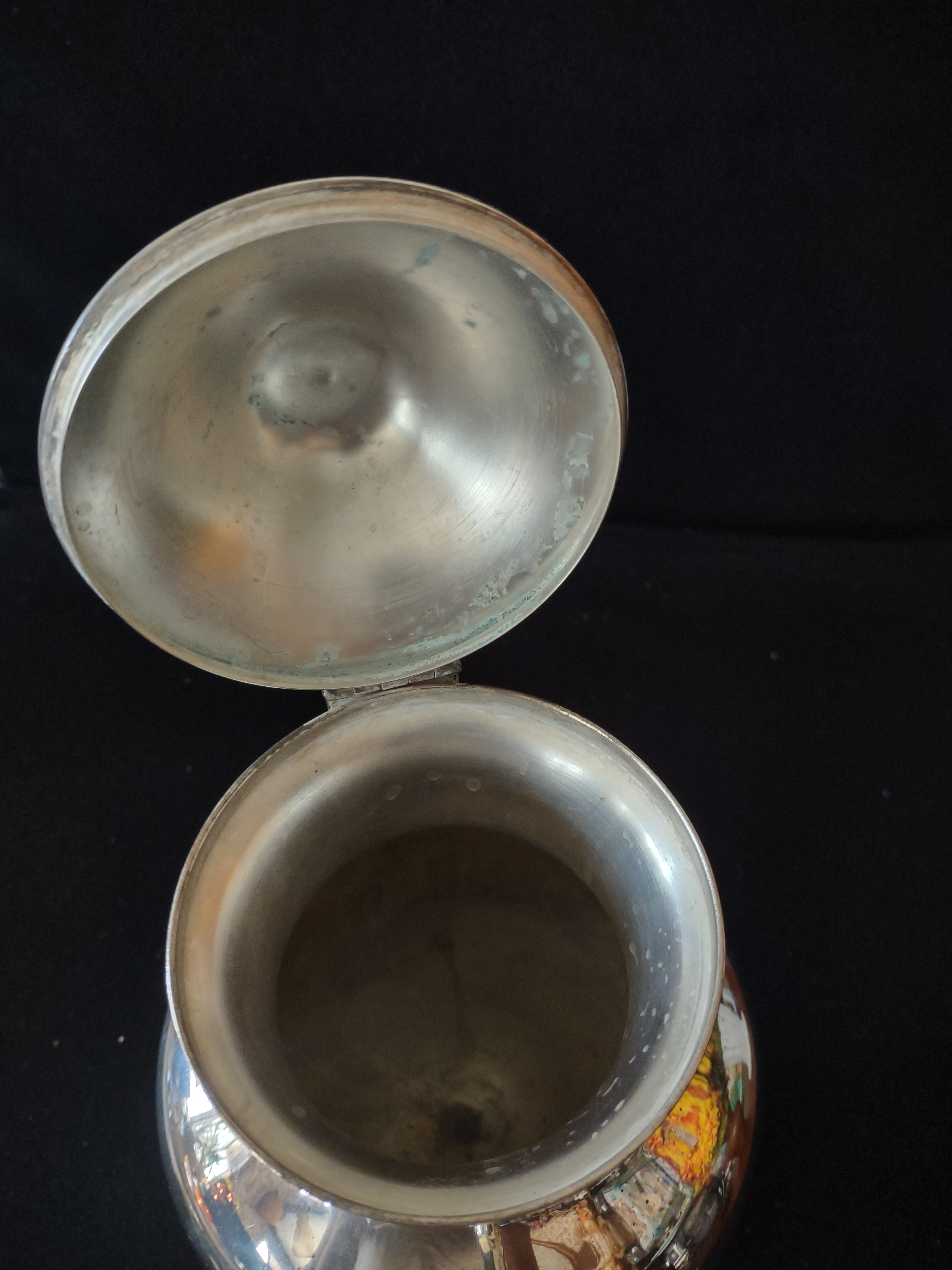 Vintage Silver-Plated Pedestal Scrolled Handle Leaf Finial Lid Teapot (Lot 3351)