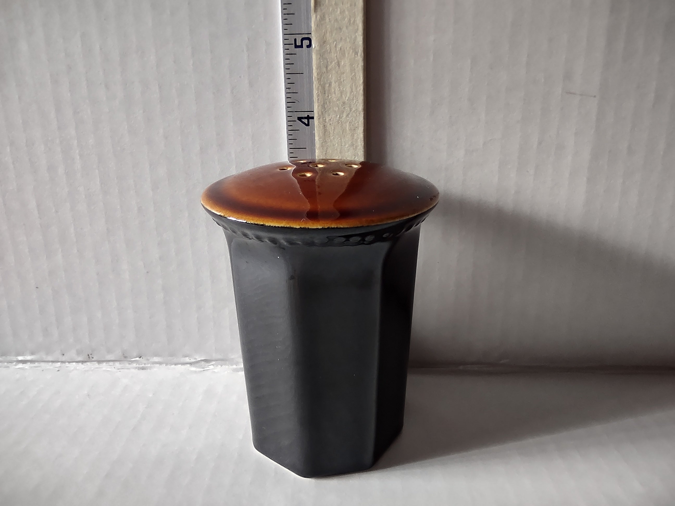 Vintage MCM Ironstone Amber Octagon Salt or Pepper Shaker (lot 5000)