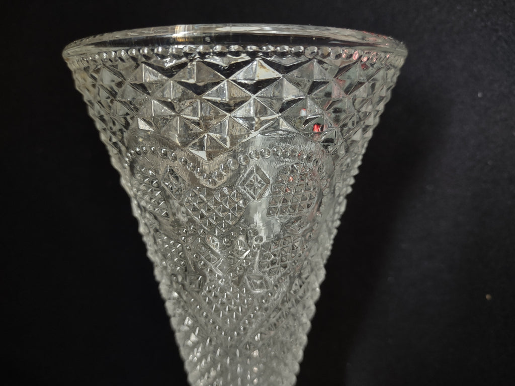 Vintage Collectible Avon Hear and Diamond Candle Holder Vase (lot 2674c)