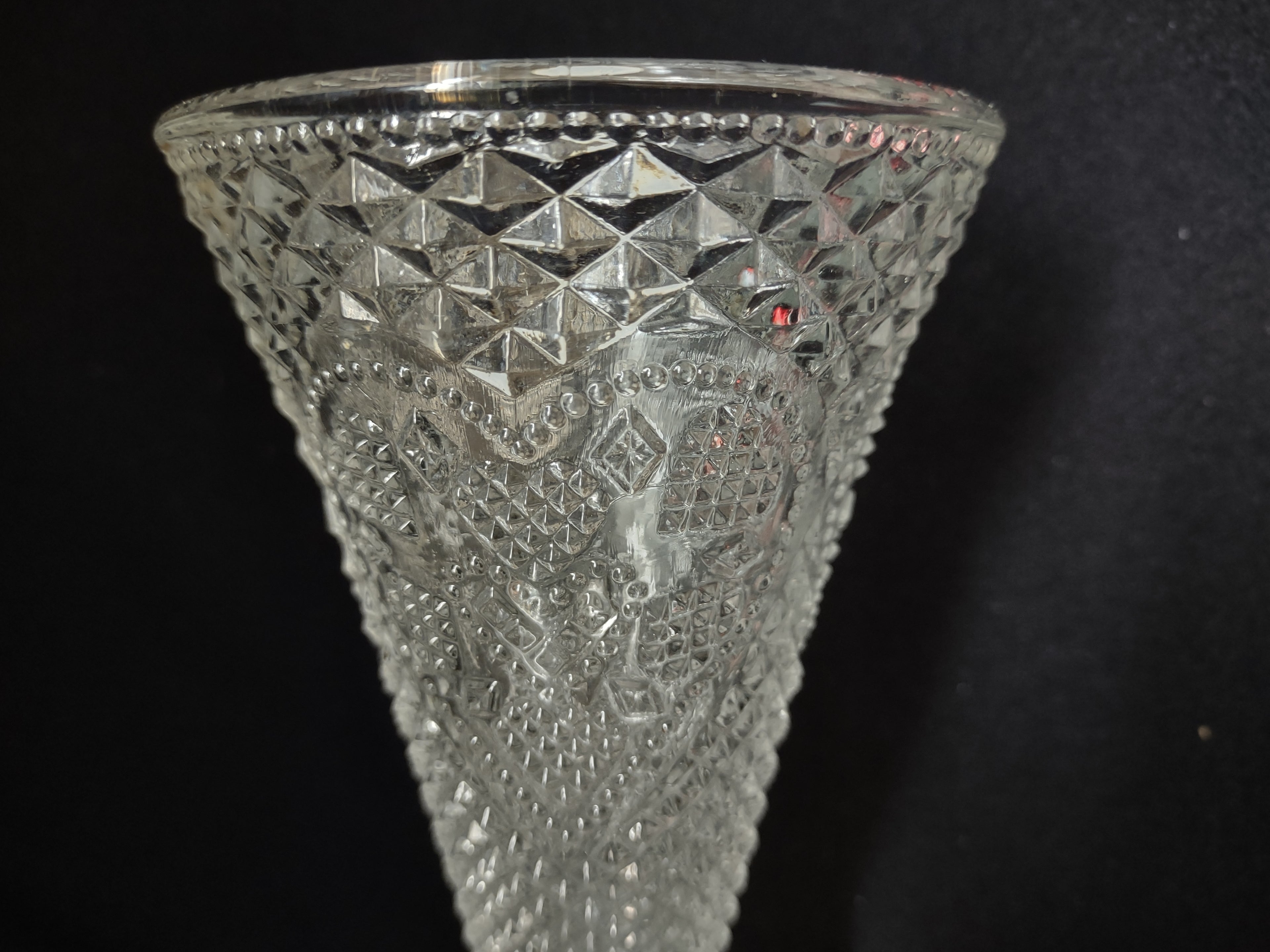Vintage Collectible Avon Hear and Diamond Candle Holder Vase (lot 2674c)