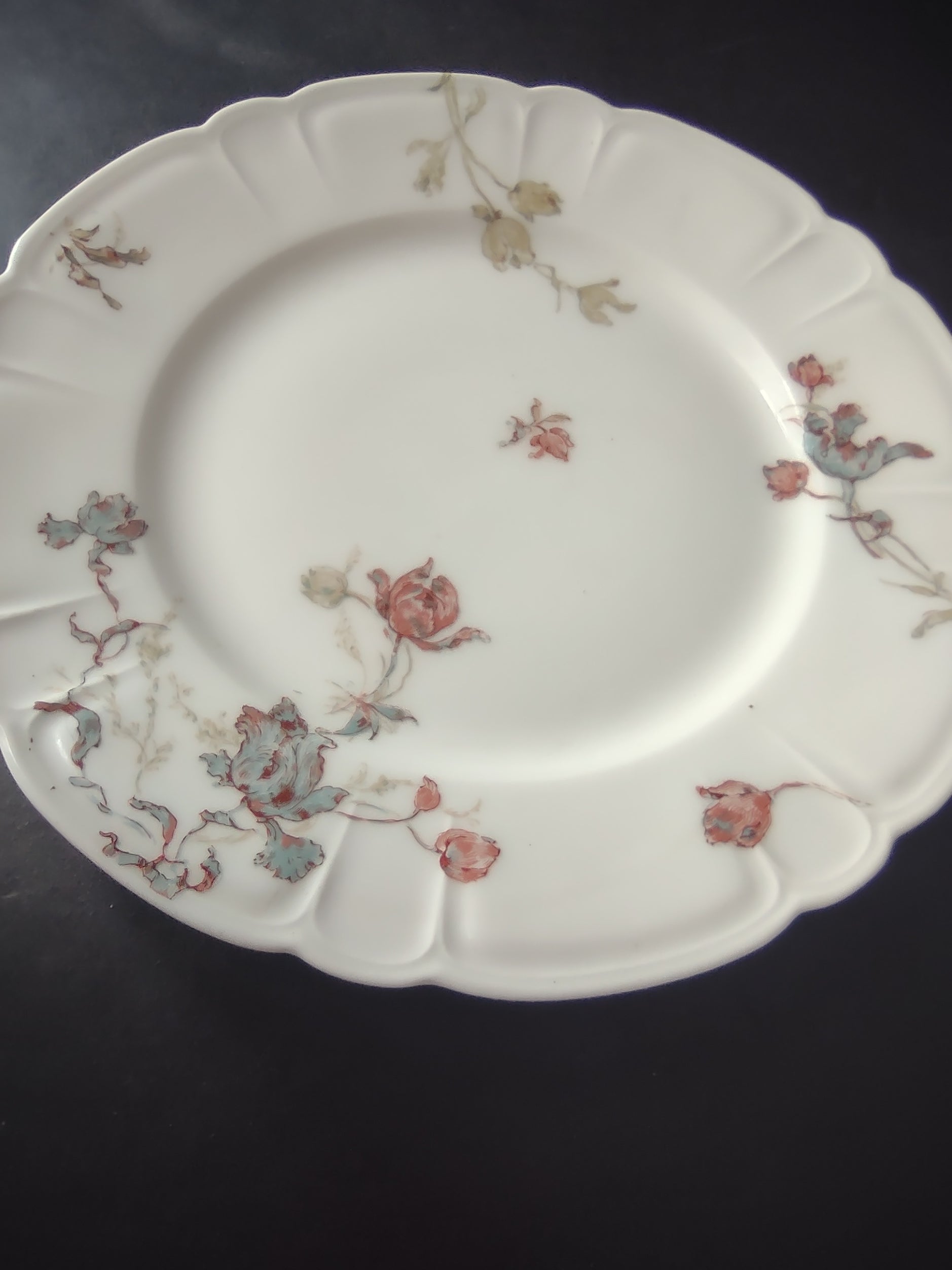 Antique 1889 Haviland Limoges Blue Red Flower Dessert/Salad Plate (lot 948)