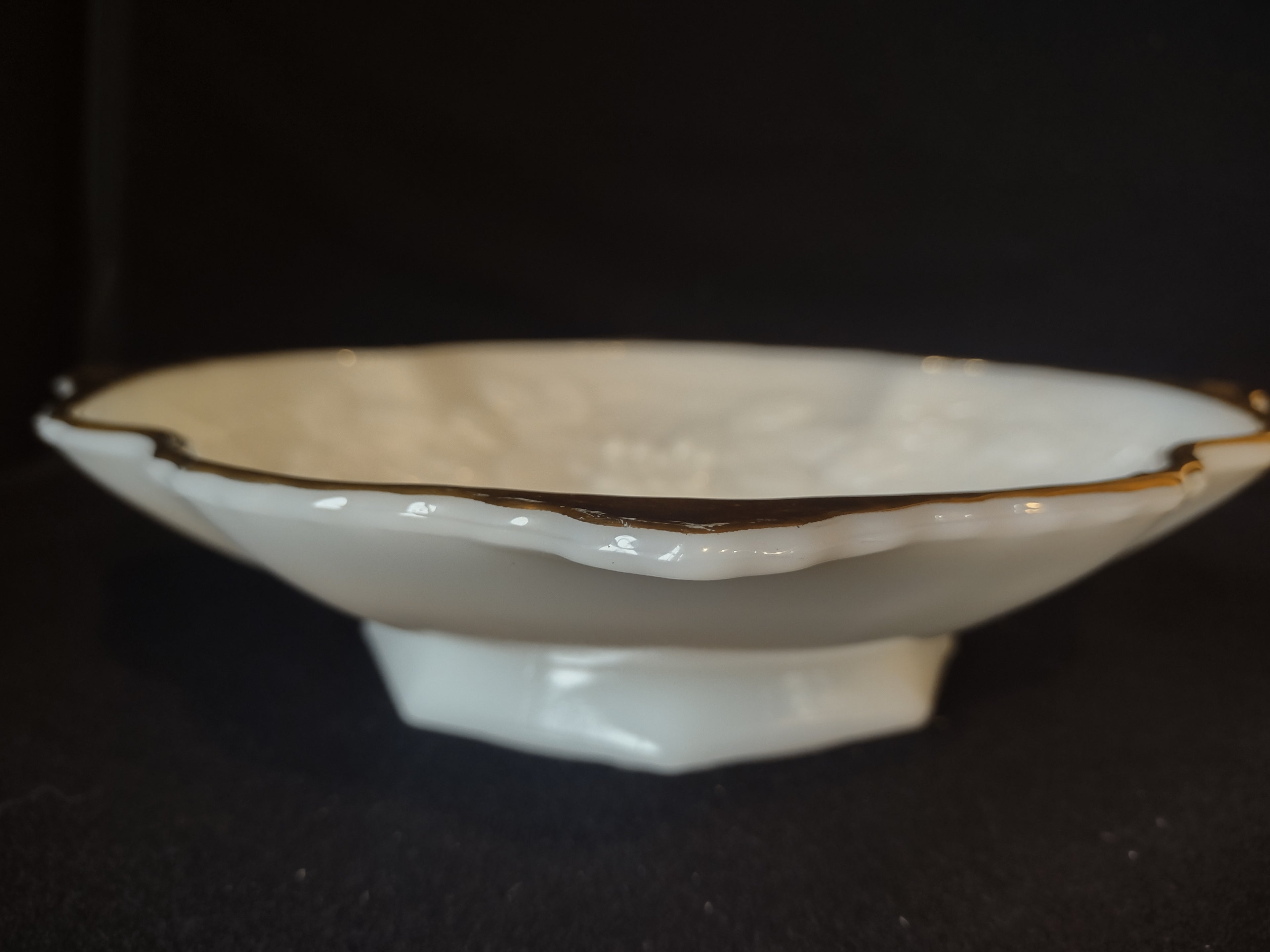 Vintage Milk Glass Grape Gold Trim Anchor Hocking Serving Platter (lot 2597c)