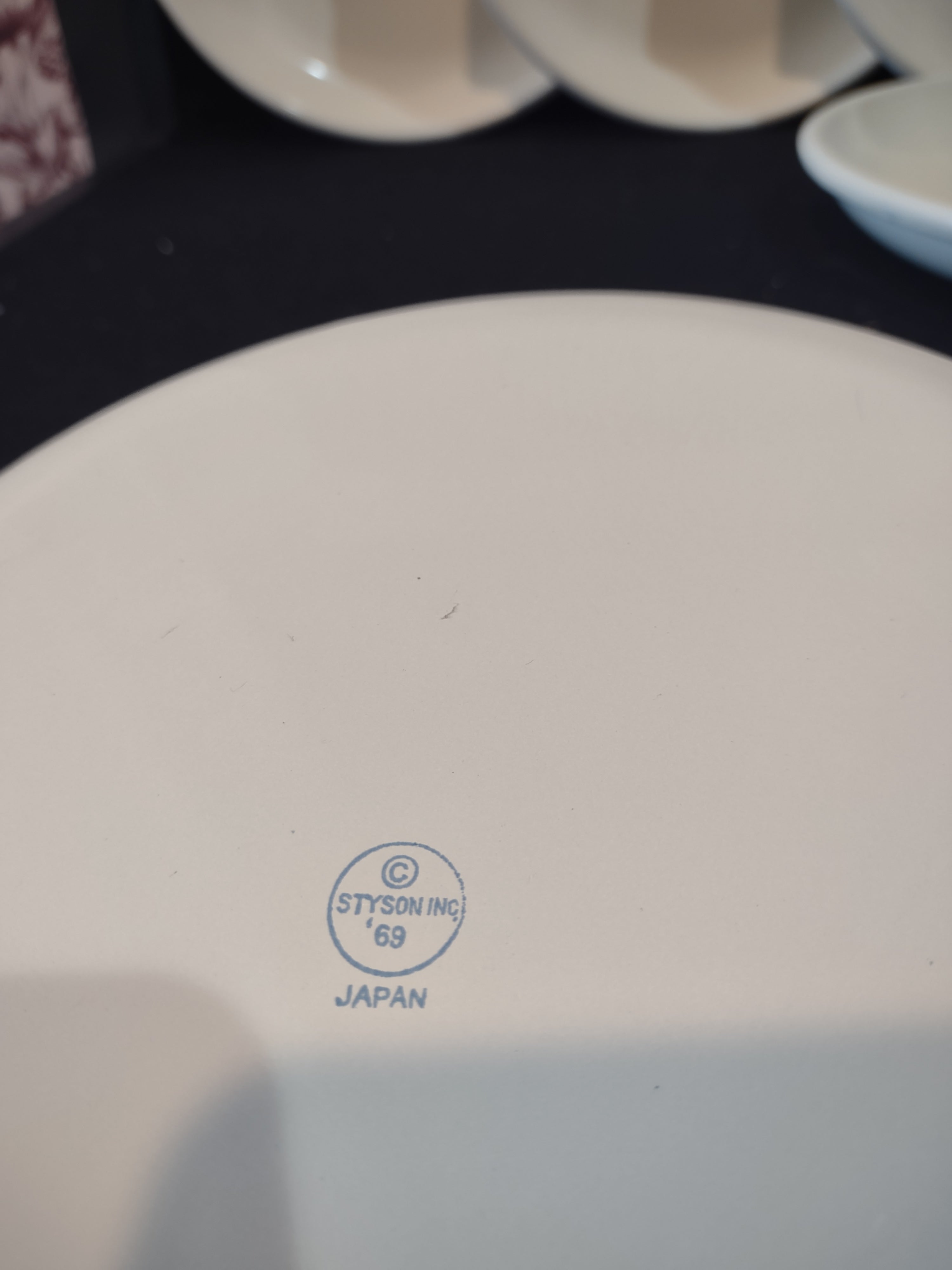 Vintage Styson Japan Enamelware Metal Ivory Plates Set Of 5 (Lot 5103)