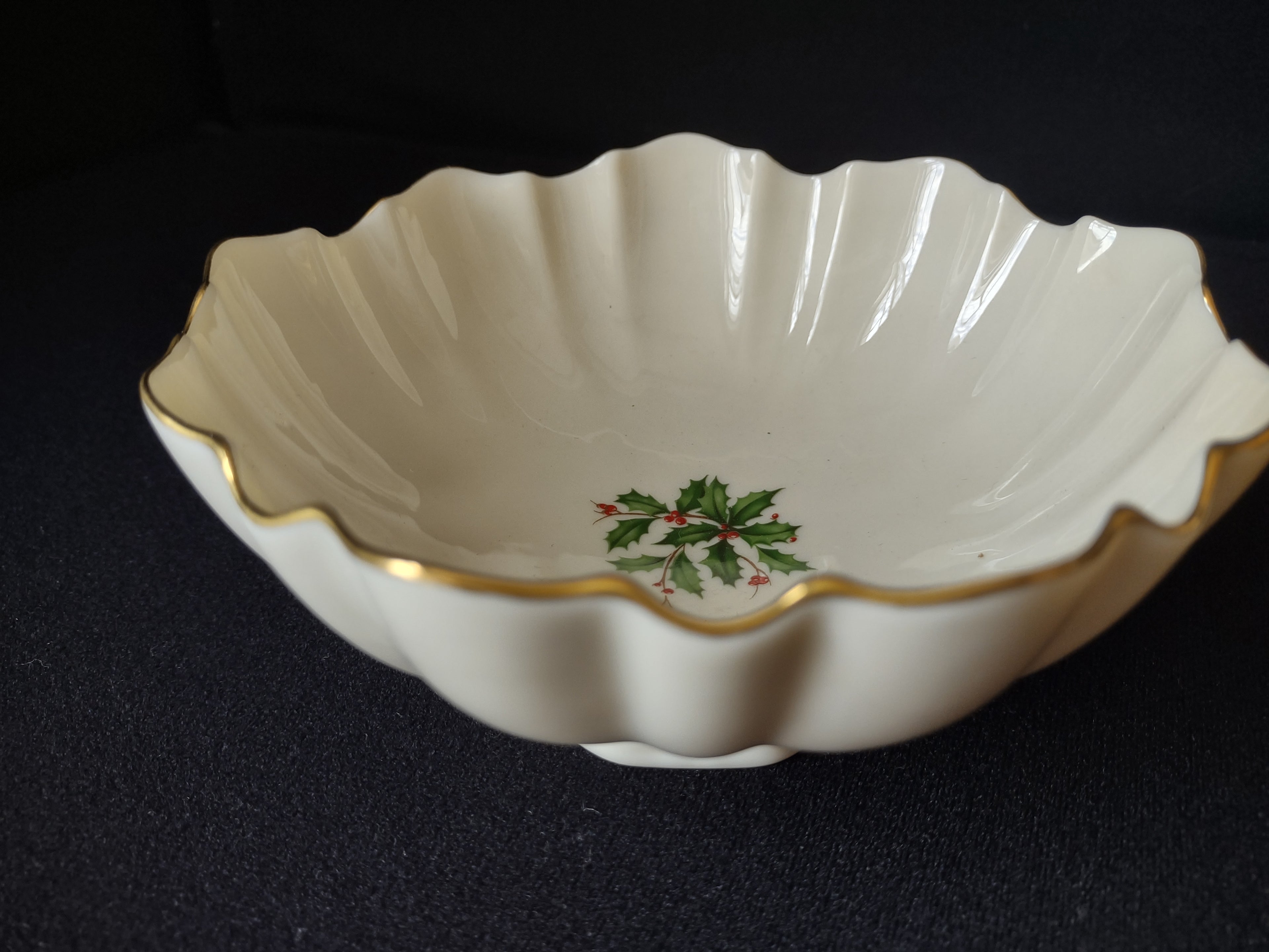 Vintage Lenox Special Holly Design Gold Trim Candy Nut Dish (lot 1903)