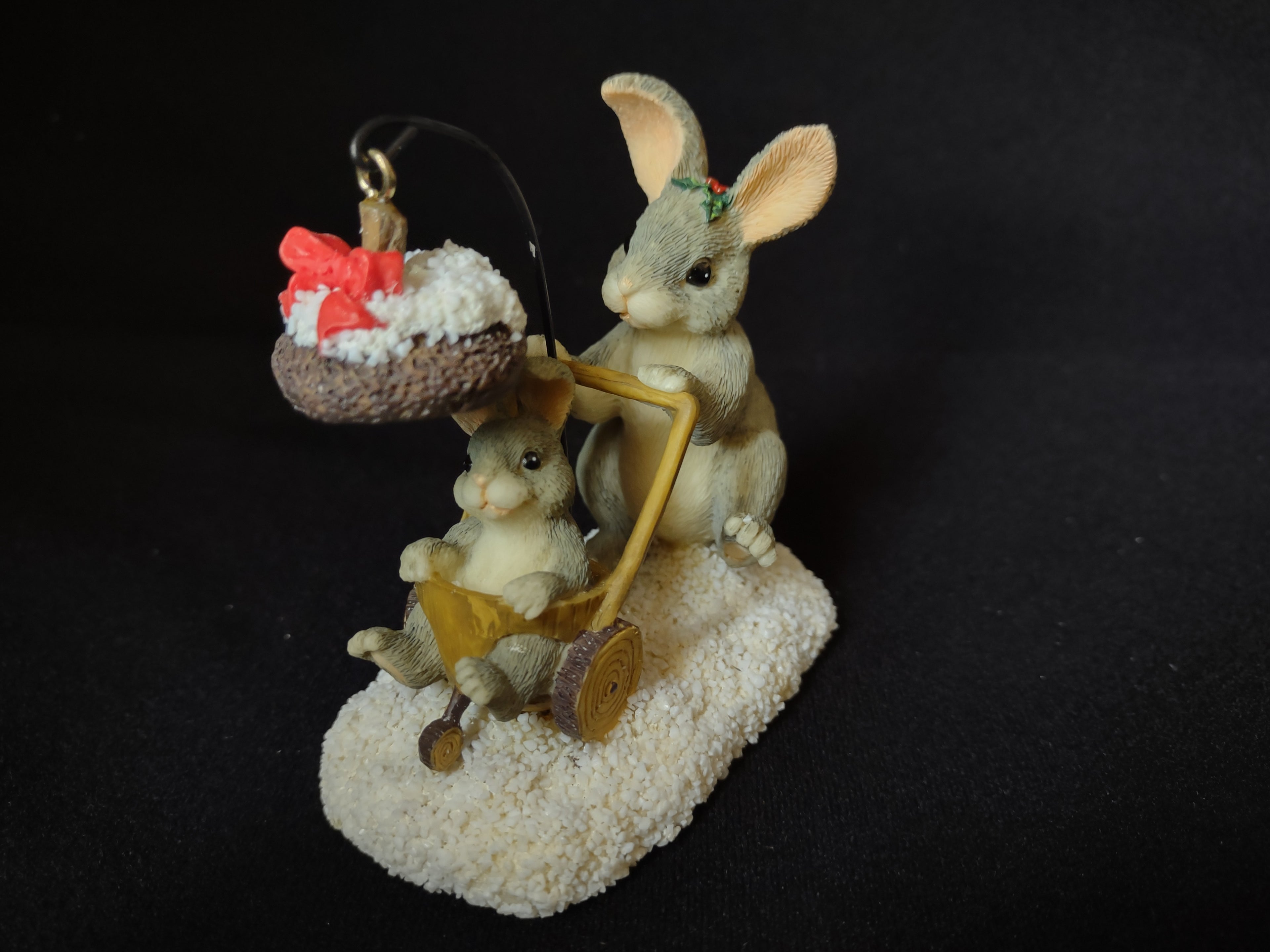 Charming Tails Christmas Stroll Bunnies Fitz and Floyd (lot 1734)