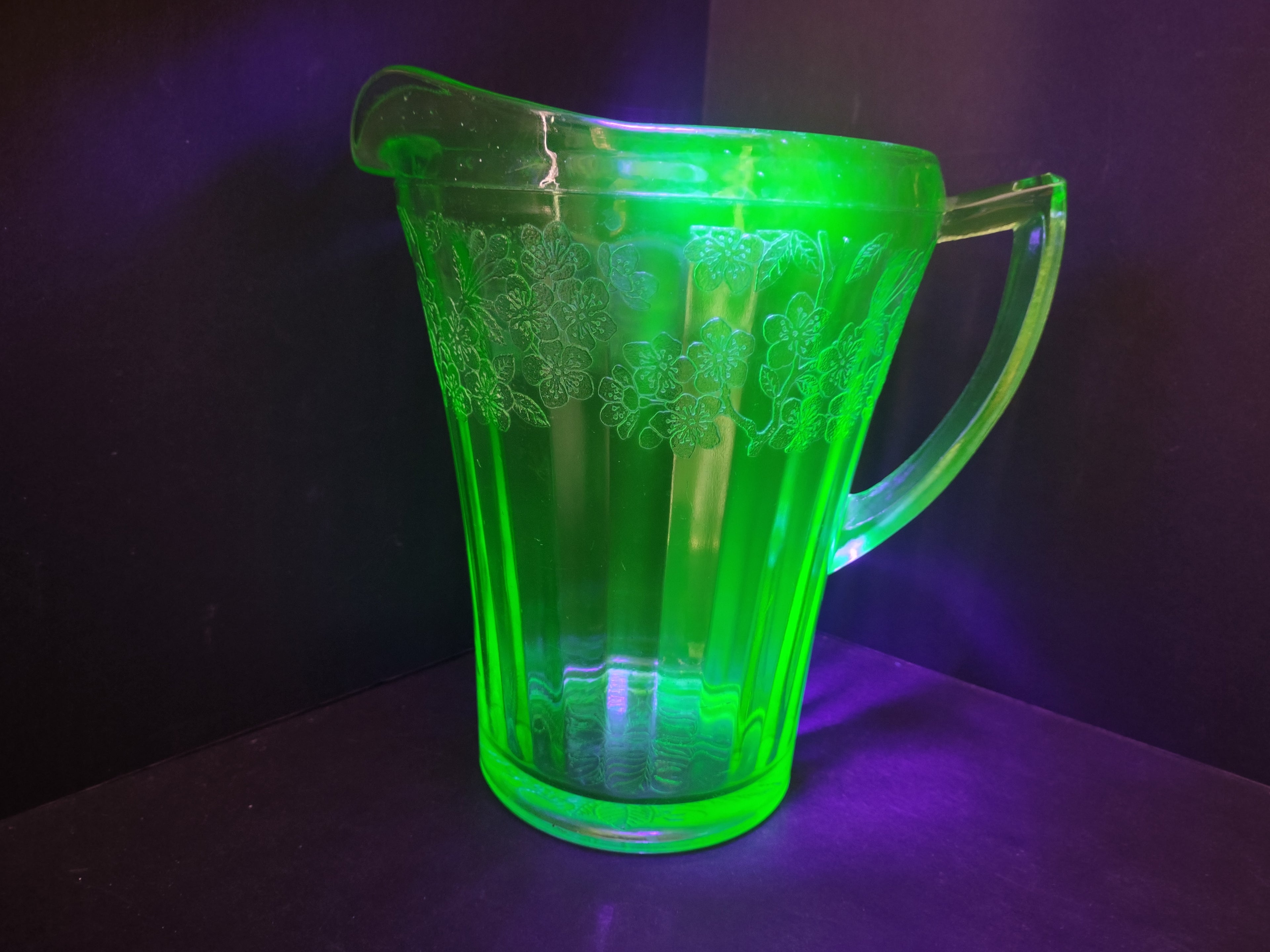 Green Light Up Uranium Glass Pitcher Jeanette Flat Panel Cherry Blossom lot 2718
