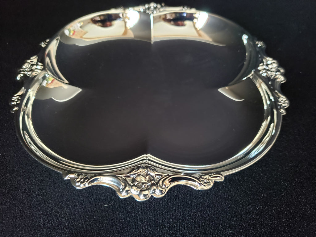 Vintage Oneida Silverplated 2 piece Party Dessert Set Tray Spoon (lot 2169)