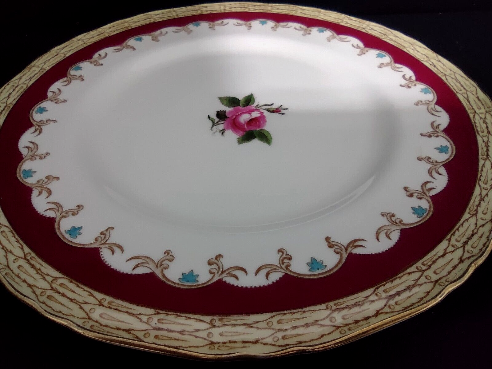 092 Vintage Royal Worcester KILDARE England Dinner Plate Red Rose 10-3/4"