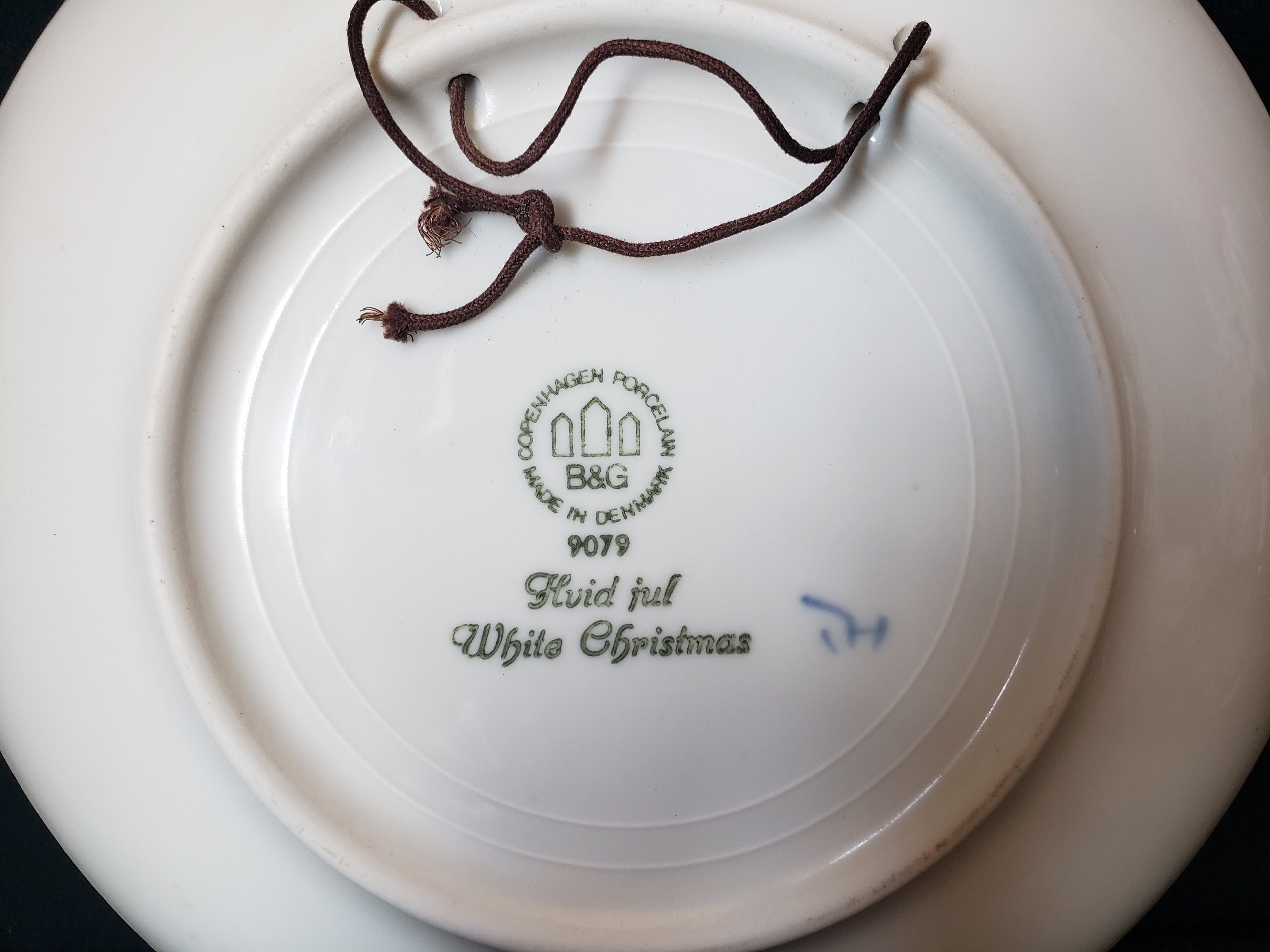 B & G Copenhagen Porcelain Wall Plate White Christmas (lot 2195)
