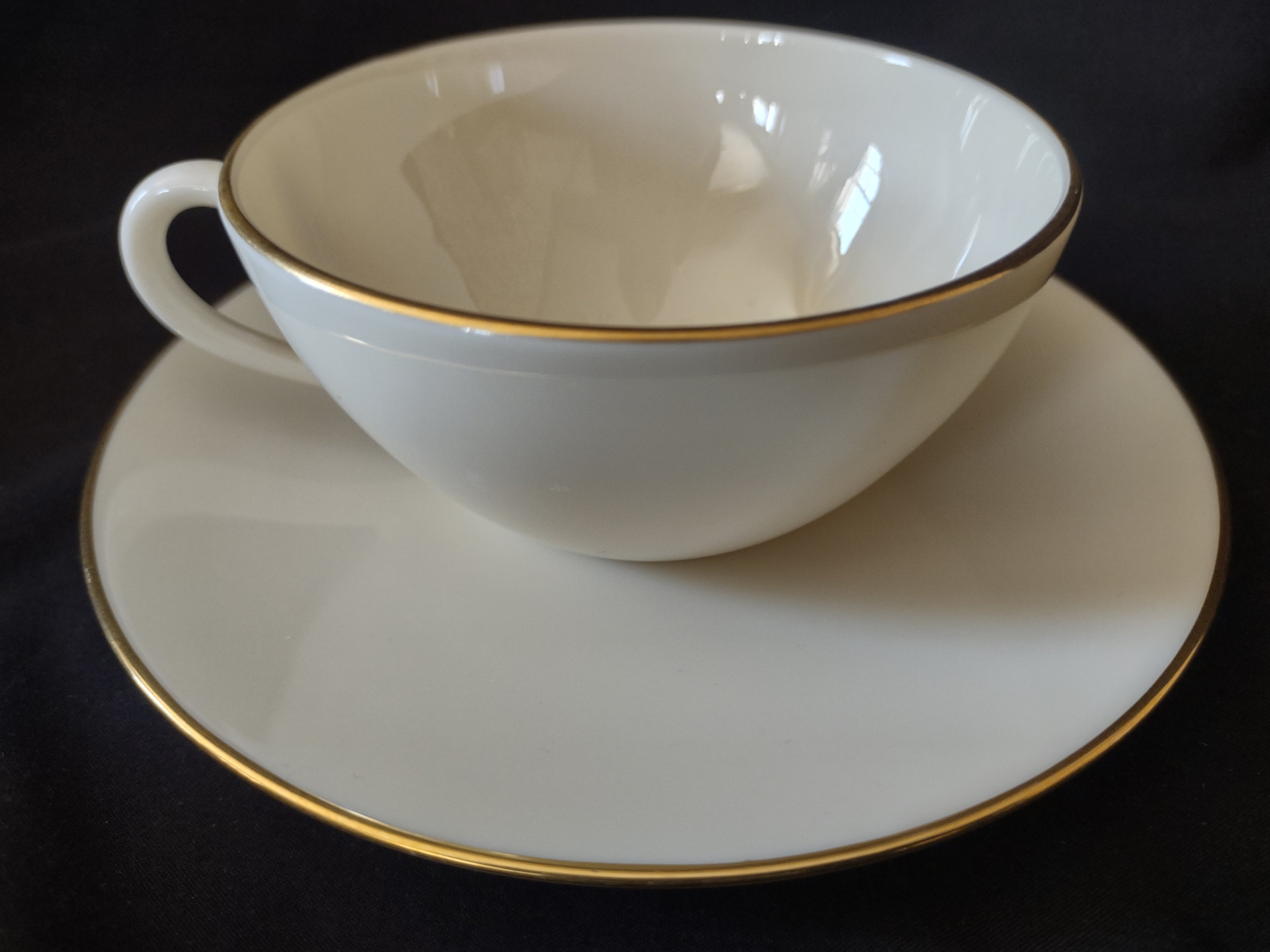 Vintage Lenox Special Tea Cup and Saucer Golden Wreath Stamp (lot 1995)