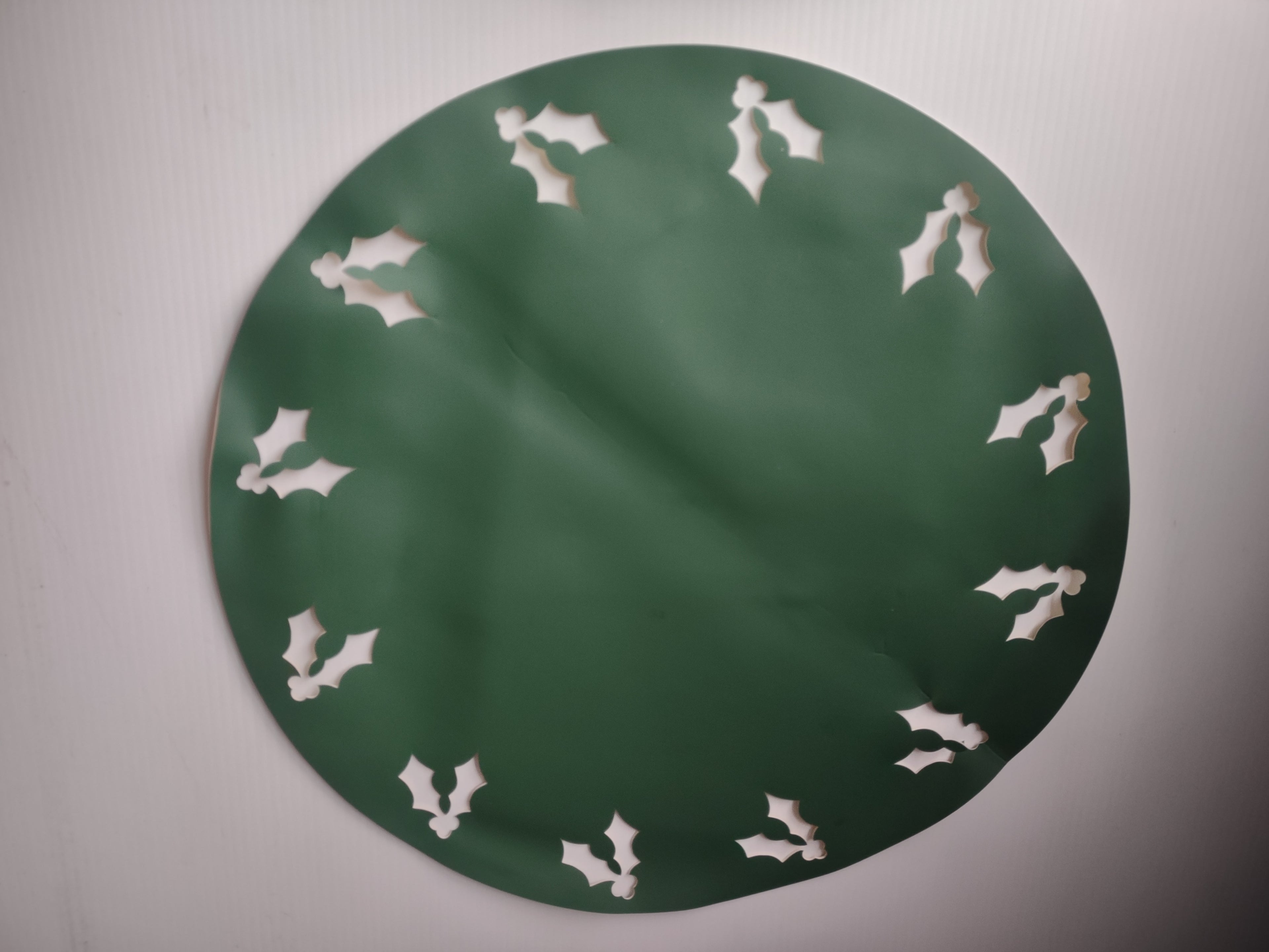 Christmas Extra Large Holly Table Mat Green Vinyl 19" (lot 3360)