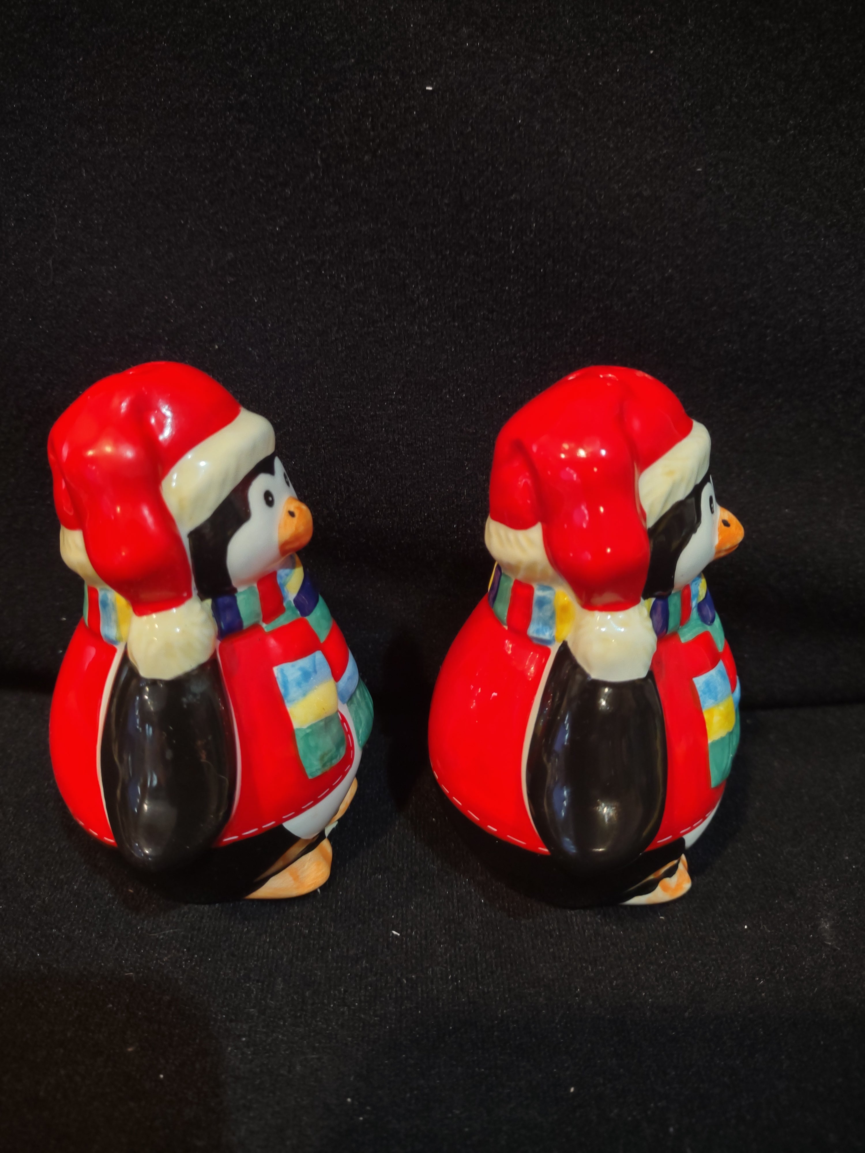 Vintage Christmas Scott's Collectables Penguin Salt Pepper Santa Hat (Lot 4105)