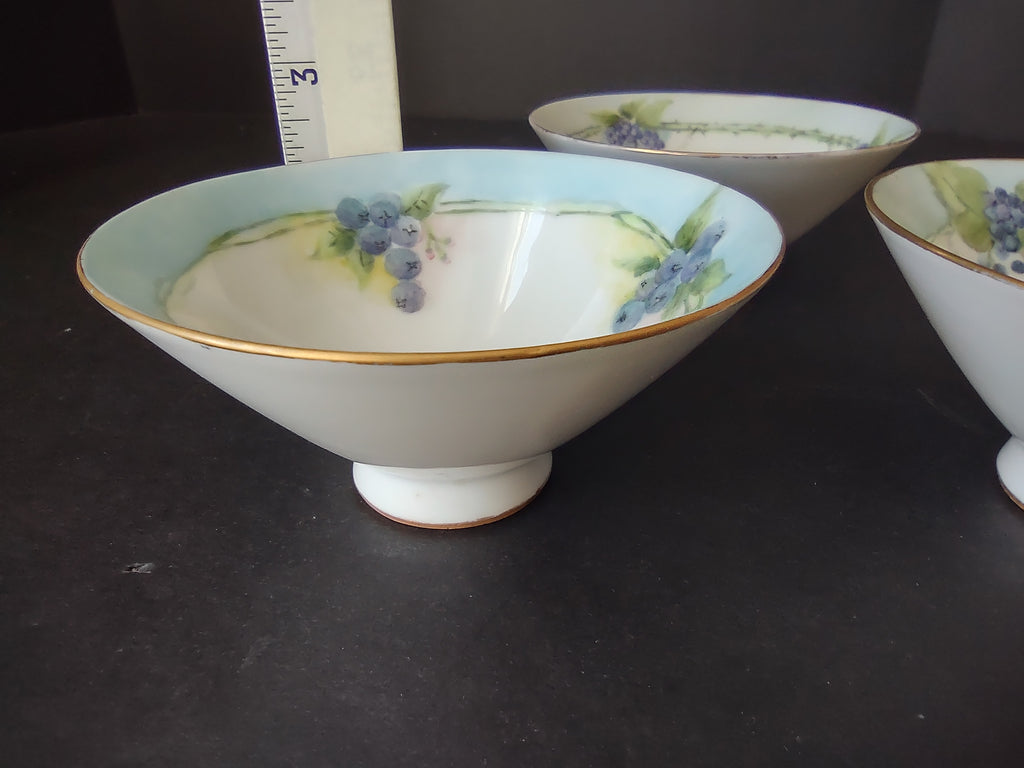 French Cottage Chic Set of 3 Dessert Footed Bowls Blue Berry Design (lot 1095)