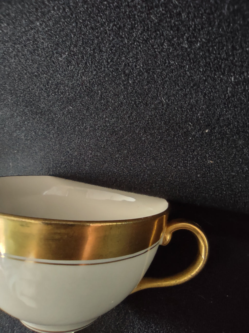 Vintage Johnson Brothers Teacup Saucer Pareek Gold Rimmed Set Of 4 (Lot 5548)