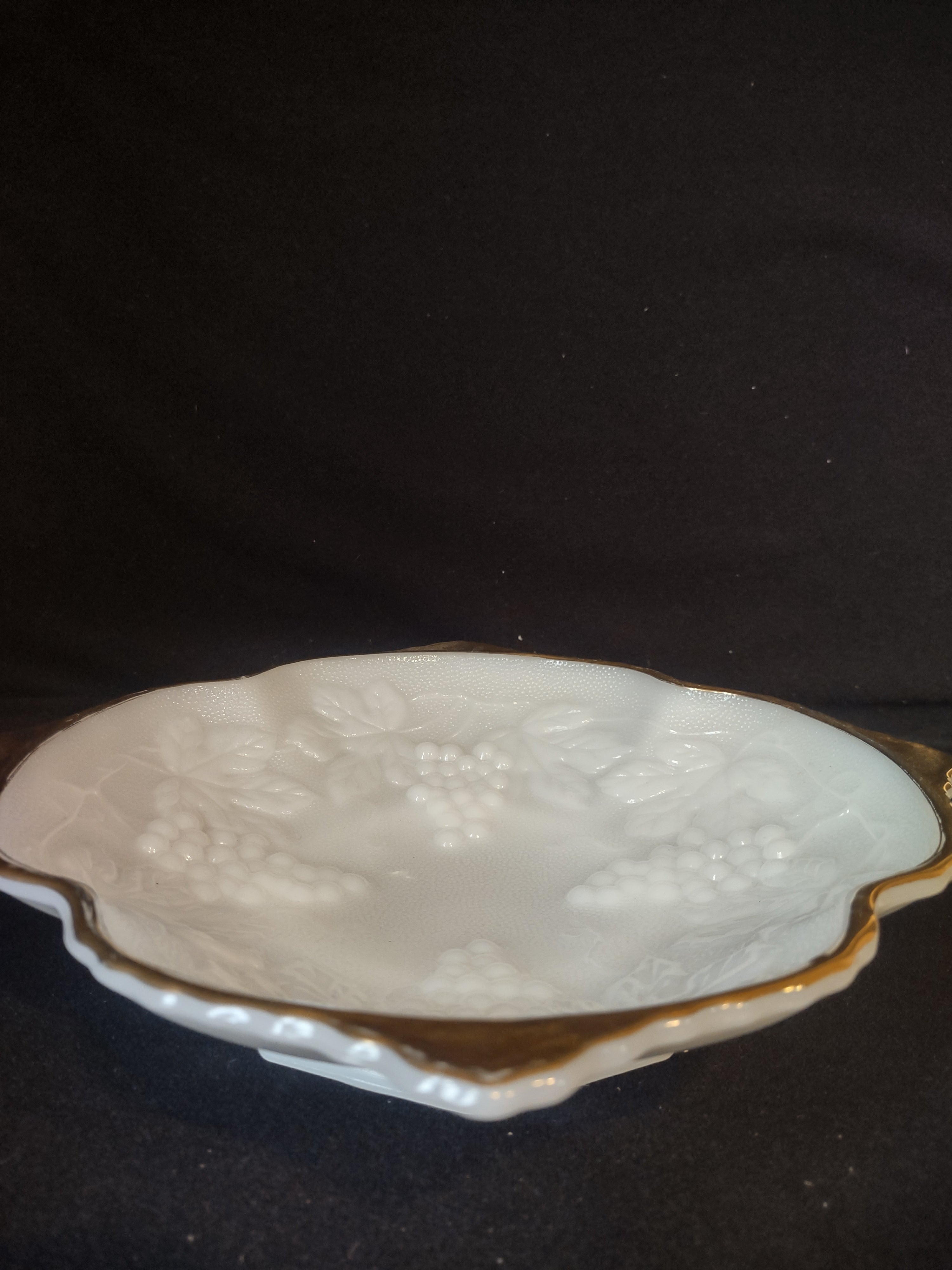 Vintage Milk Glass Grape Gold Trim Anchor Hocking Serving Platter (lot 2597c)
