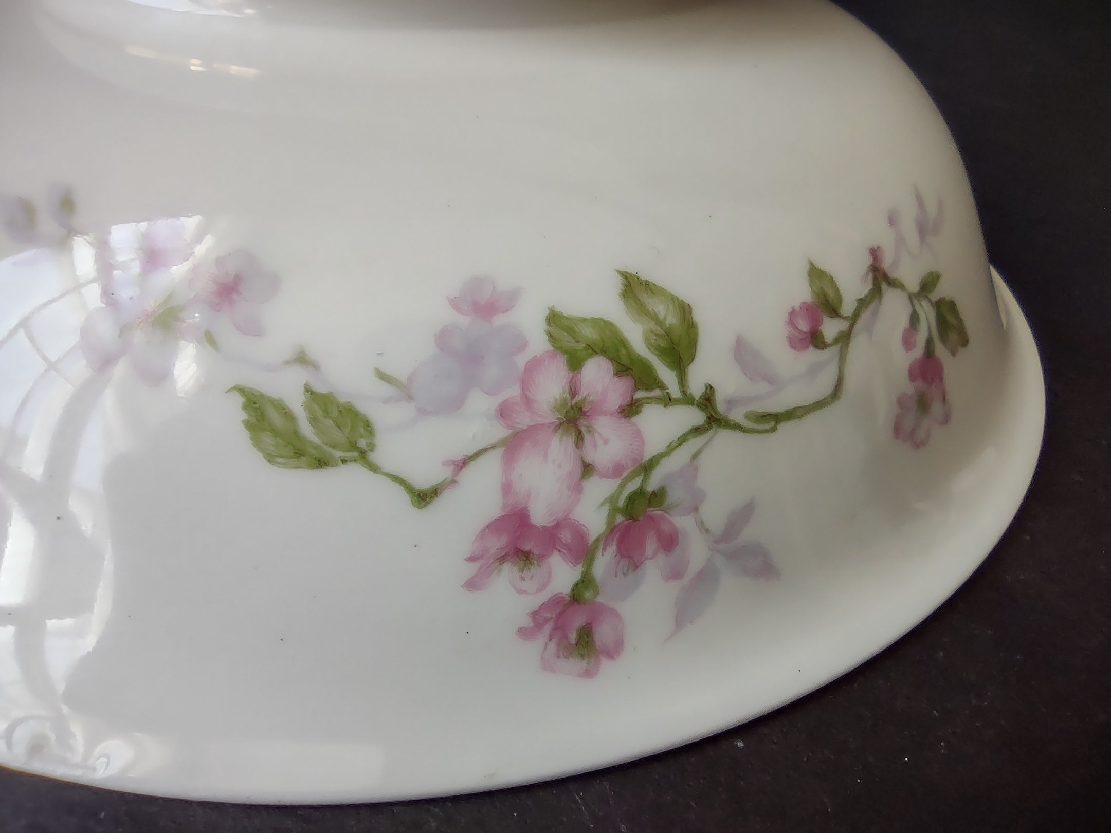 Haviland French Chic Limoges 9" Serving Bowl Gold Trim (lot 1089)