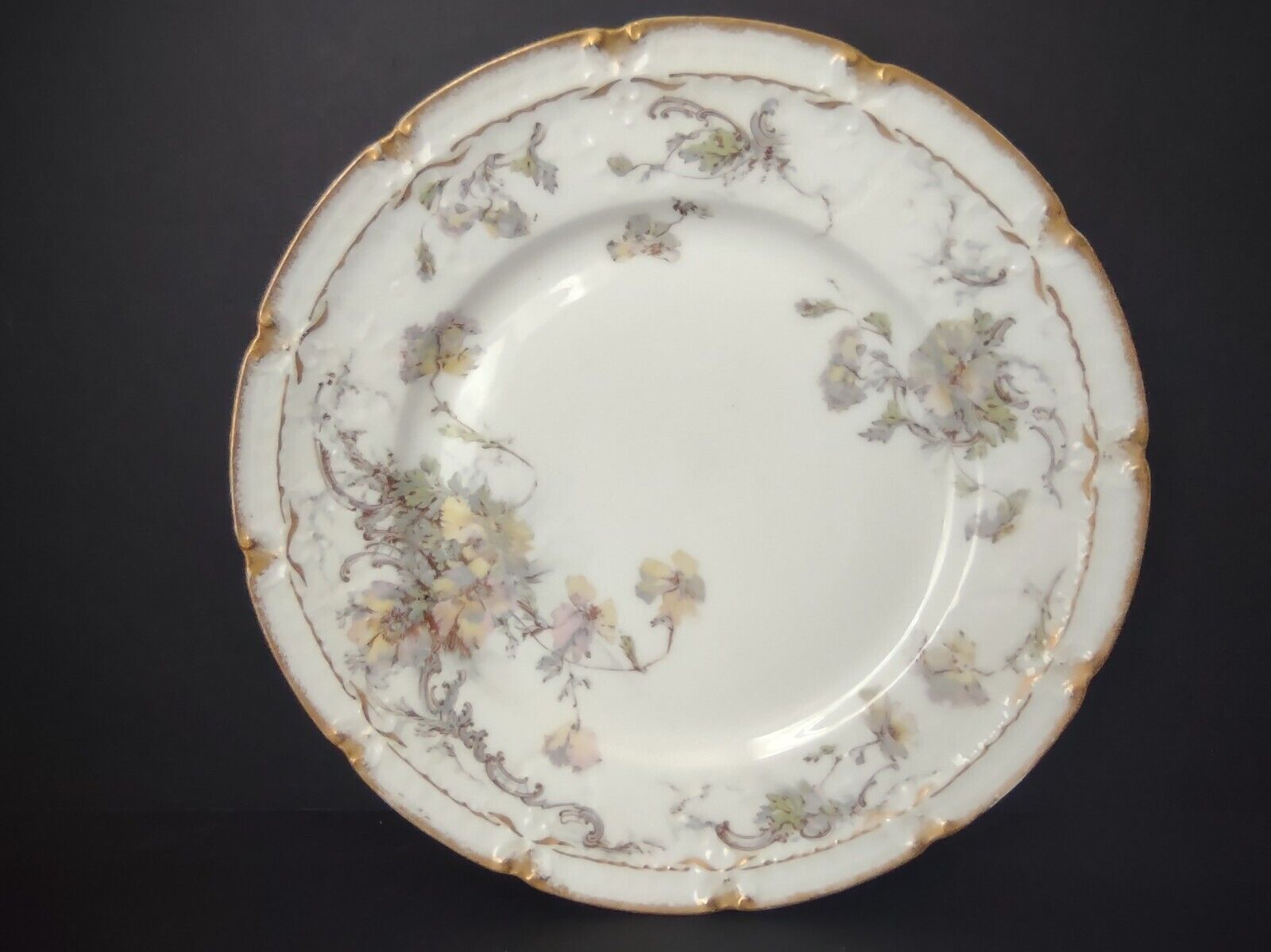Haviland Limoges Raised Double Gold Trim Dinner Plate (lot 629)
