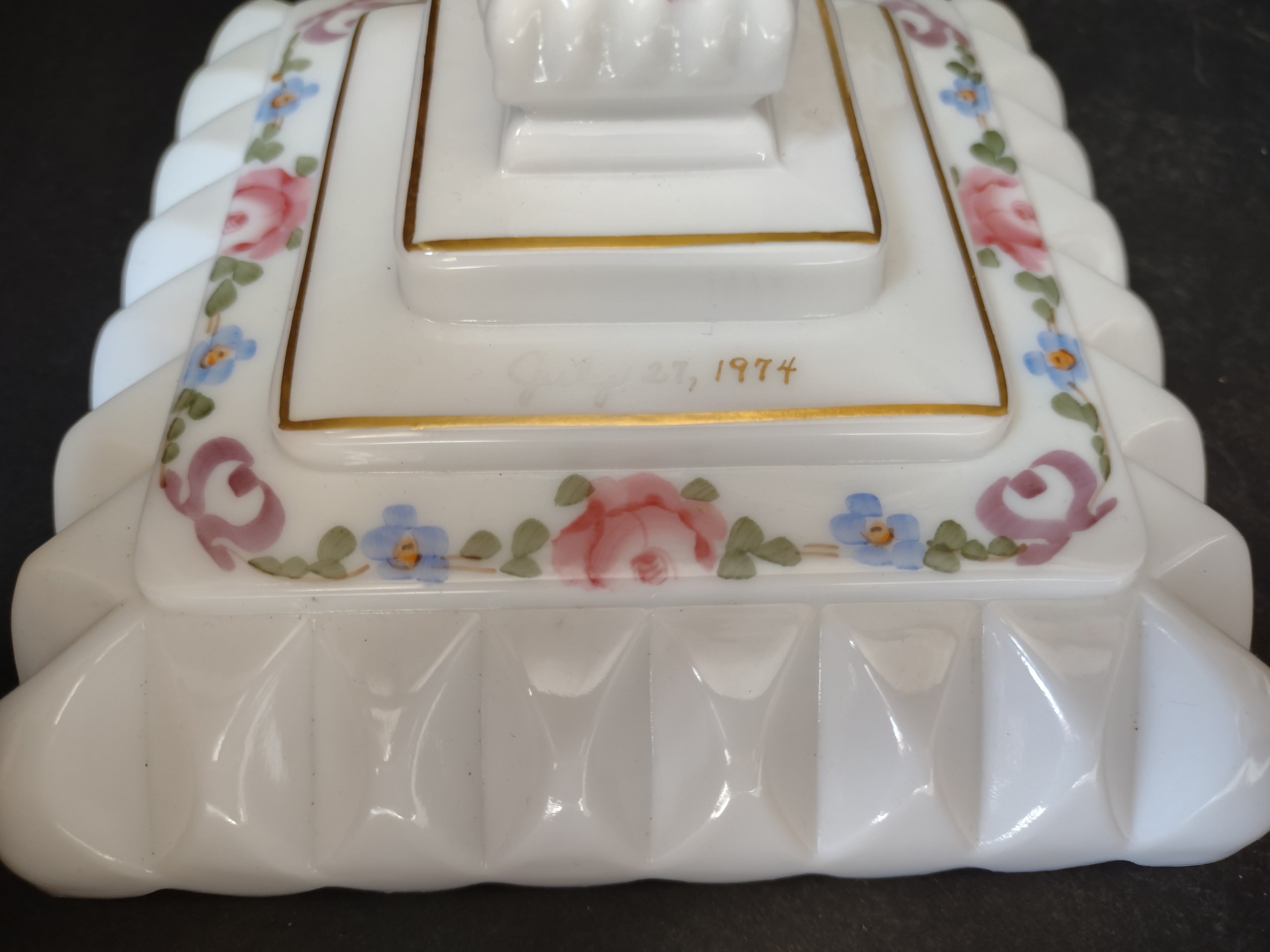 Vintage Westmoreland Milk Glass Candle Holder Wedding Bowl Ribbon Bow (lot 5728)