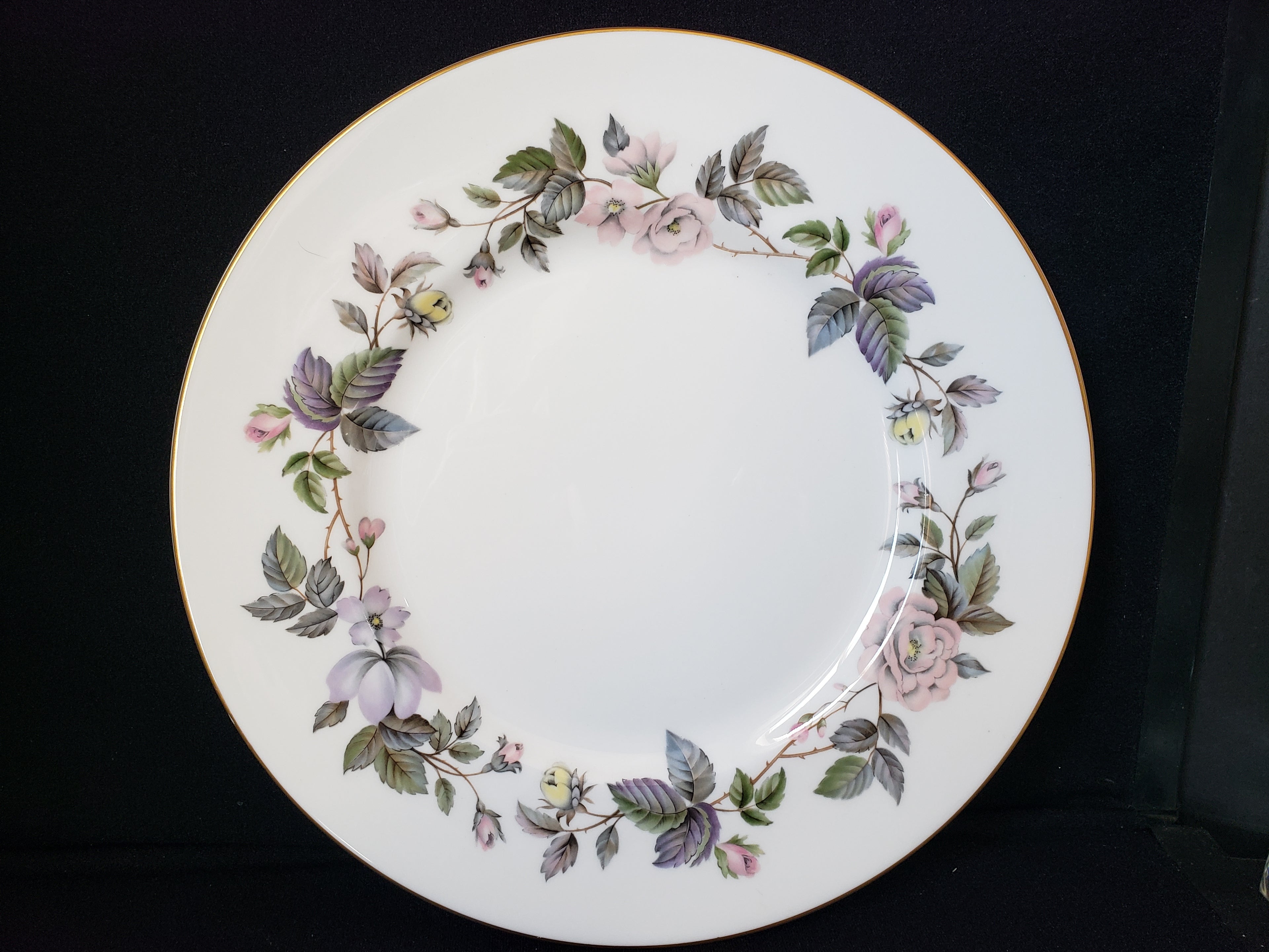 Vintage Royal Worcester June Garland Dinner Plate 10-1/2" (lot 2131)