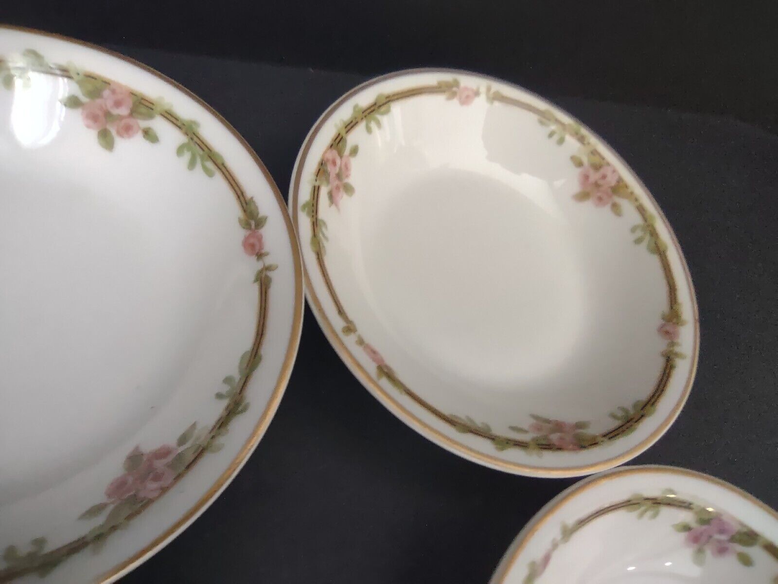 Haviland Limoges Schleiger 625 A Red Rose 6 x Coupe Plate 5" (lot 541)