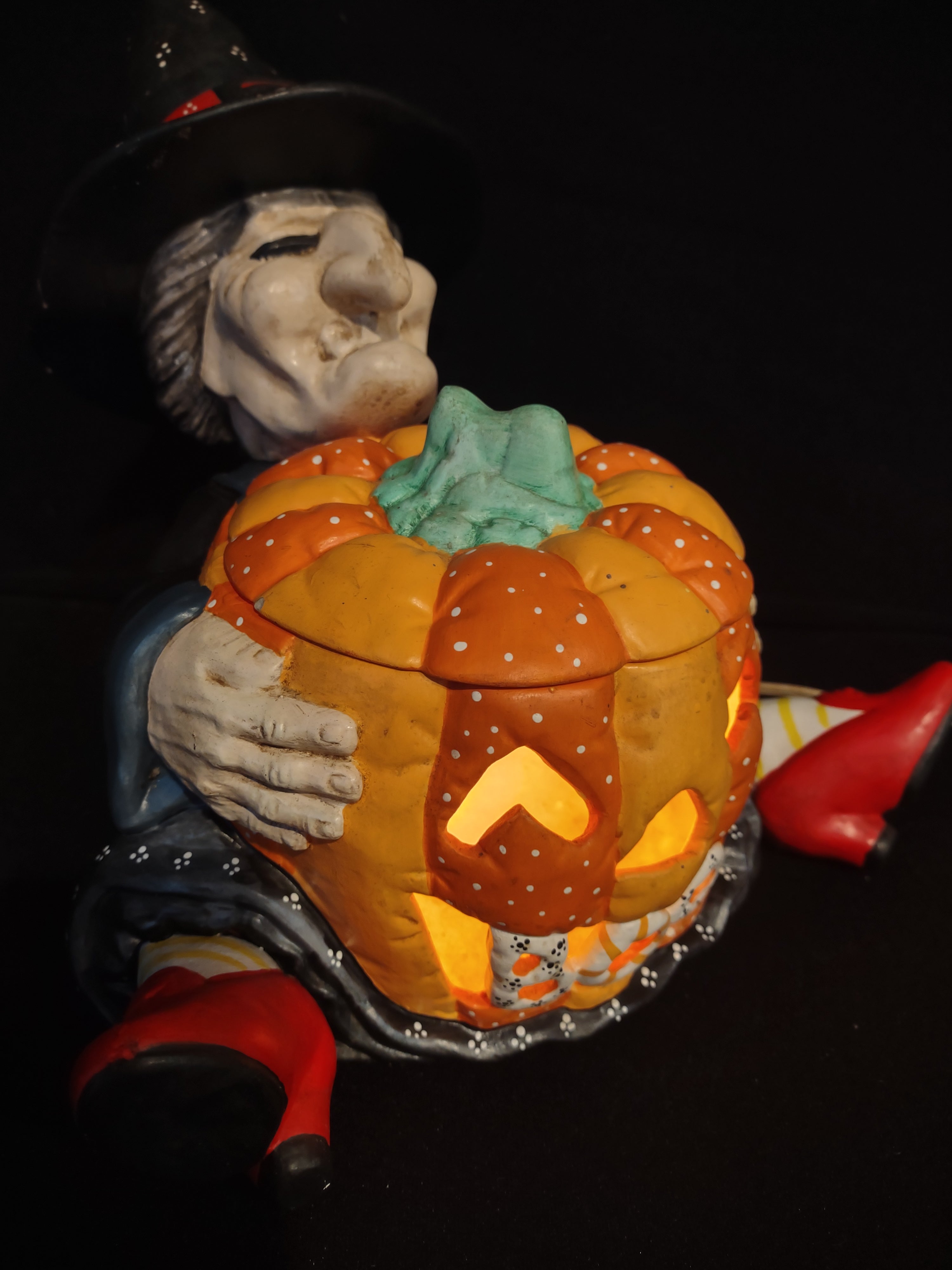 Vintage Halloween Nowell's Mold Witch with Jack-o-Lantern Pumpkin (lot 2545j)