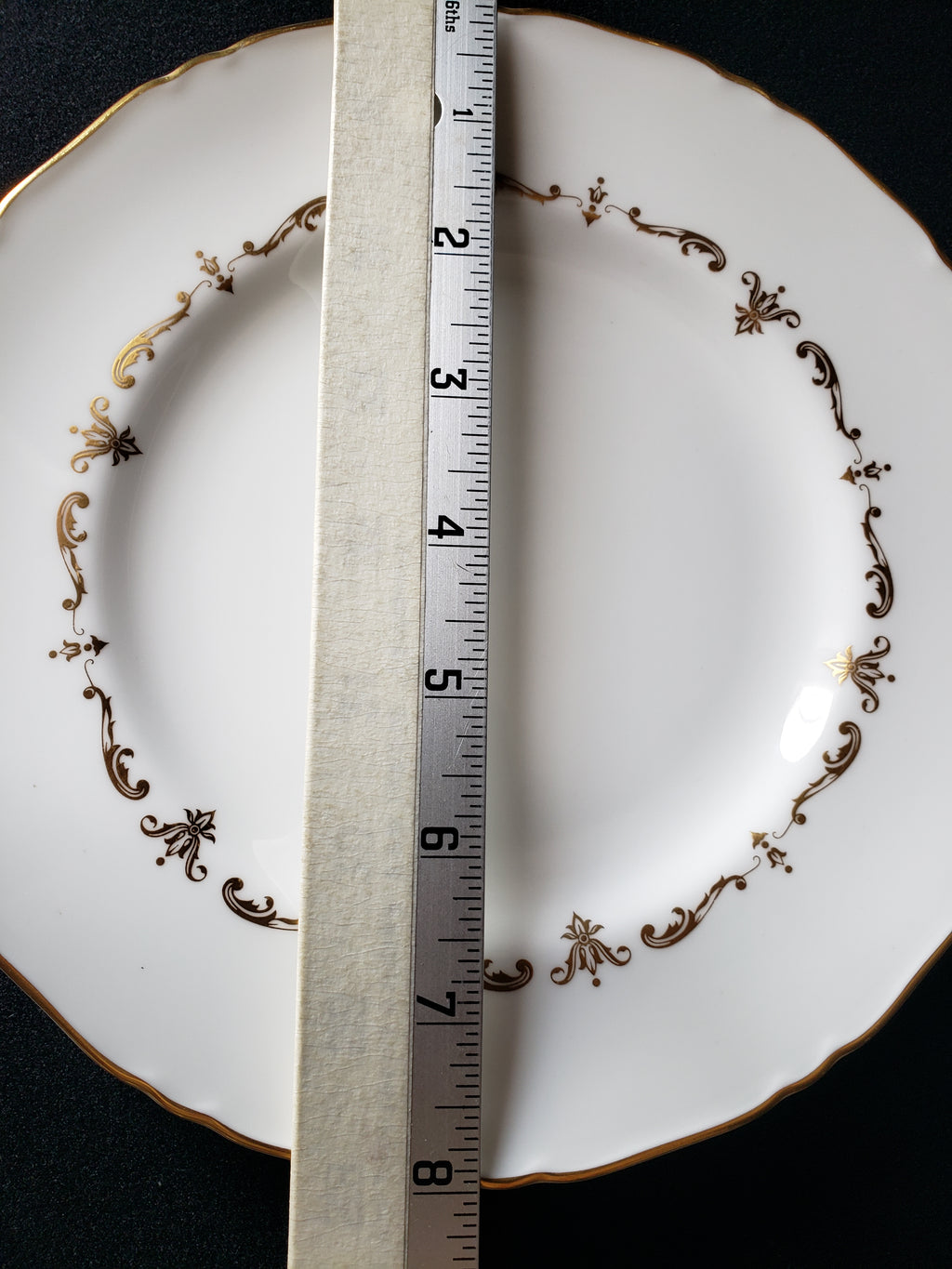 Vintage Royal Worcester Dessert or Luncheon Plate Gold Chantilly 8" (lot 2095)