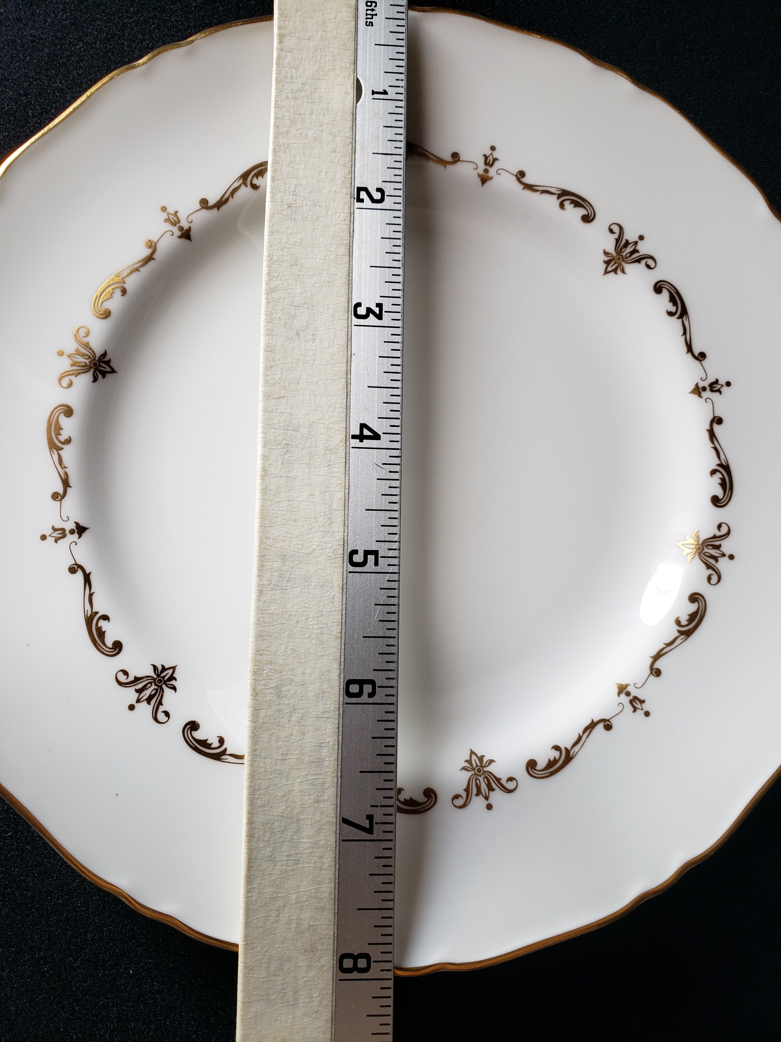 Vintage Royal Worcester Dessert or Luncheon Plate Gold Chantilly 8" (lot 2095)