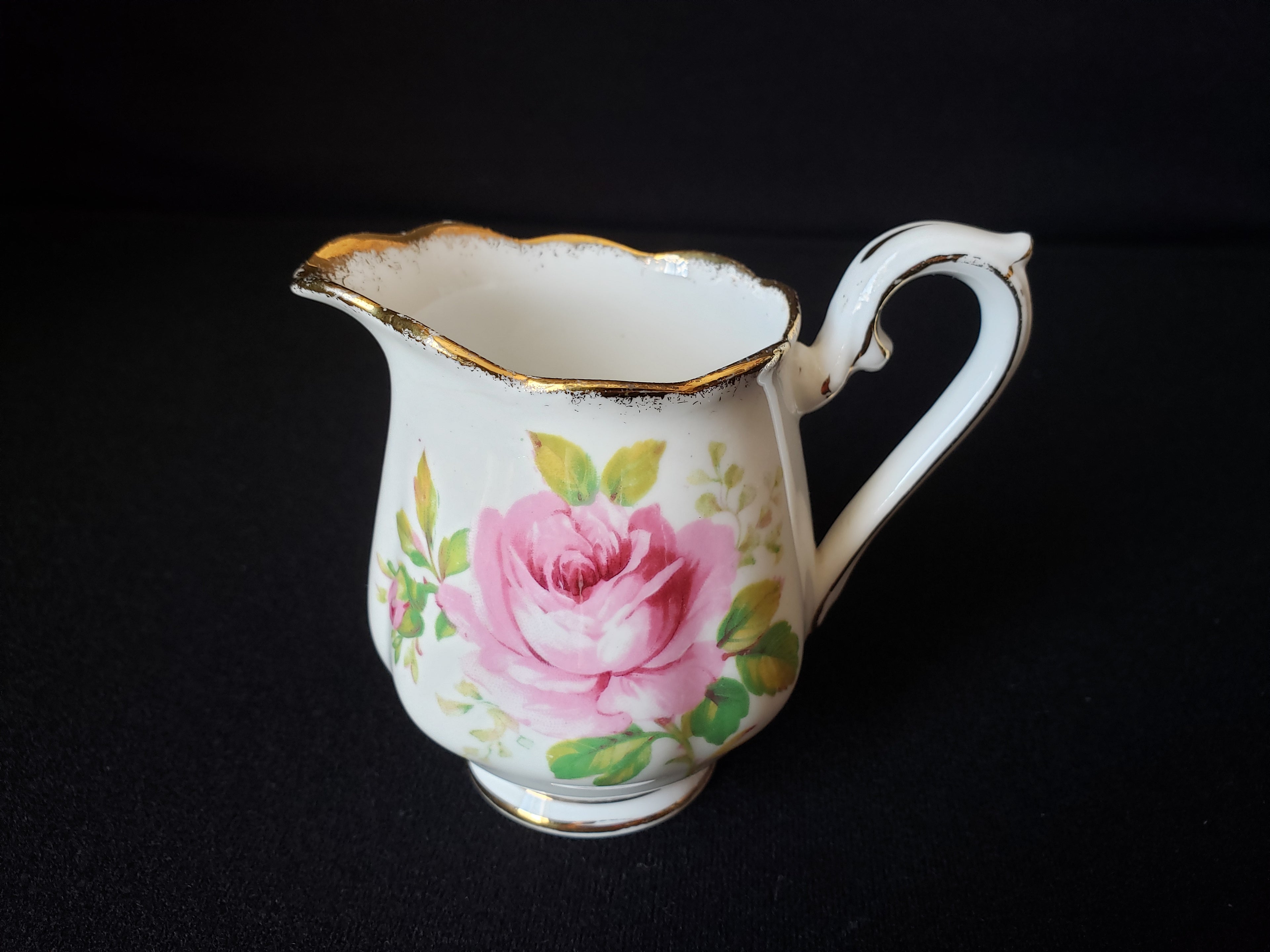 Vintage Royal Albert American Beauty Creamer (lot 2046)