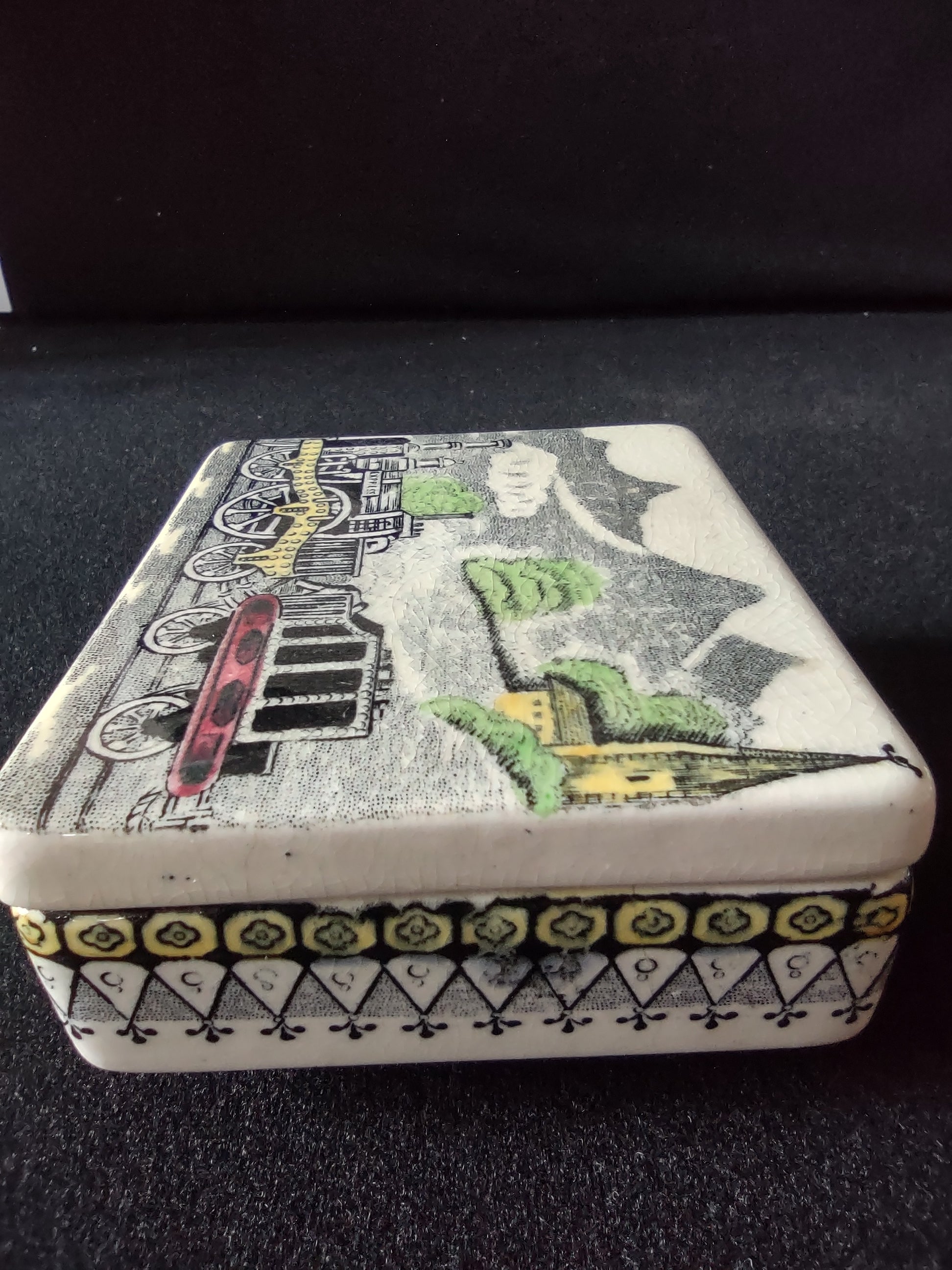 Vintage Ceramic Lidded Keepsake Box Railway B & B Steam Engine England (Lot 5809