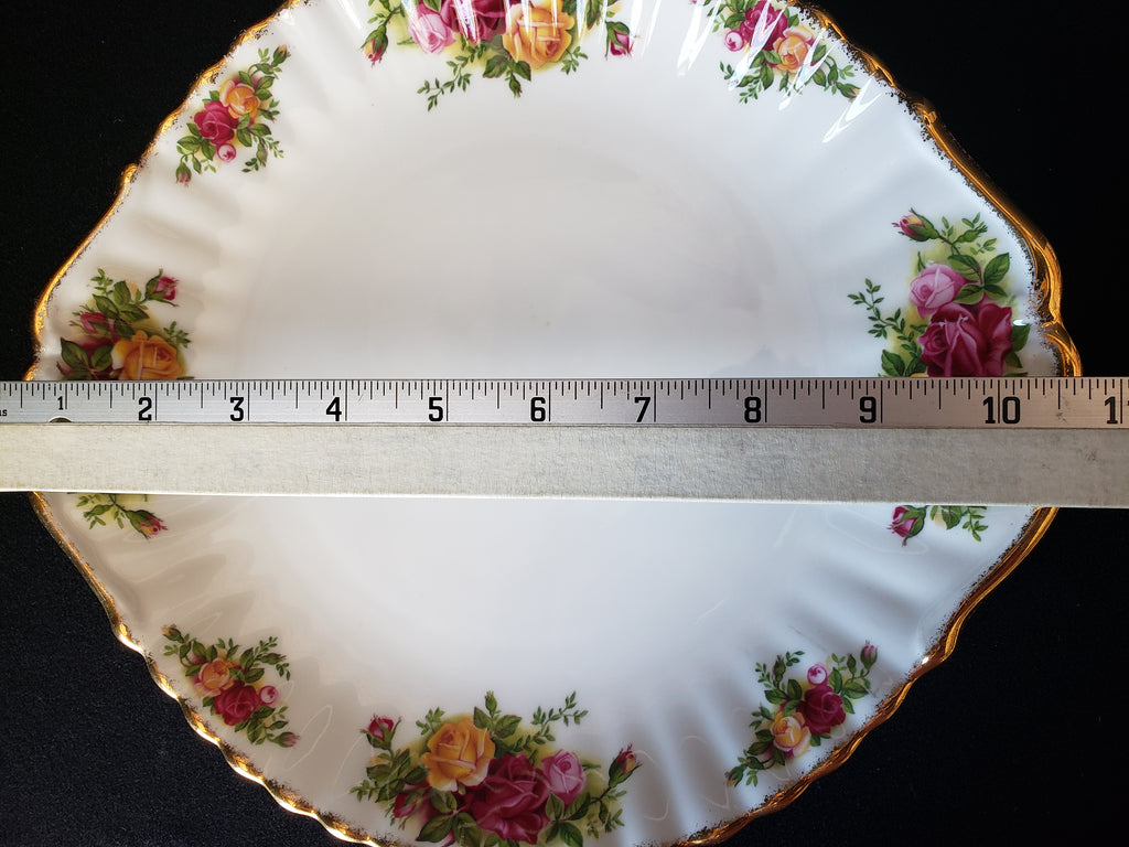 Vintage Royal Albert Cake Plate Old country Roses Gold Trim (lot 2043)