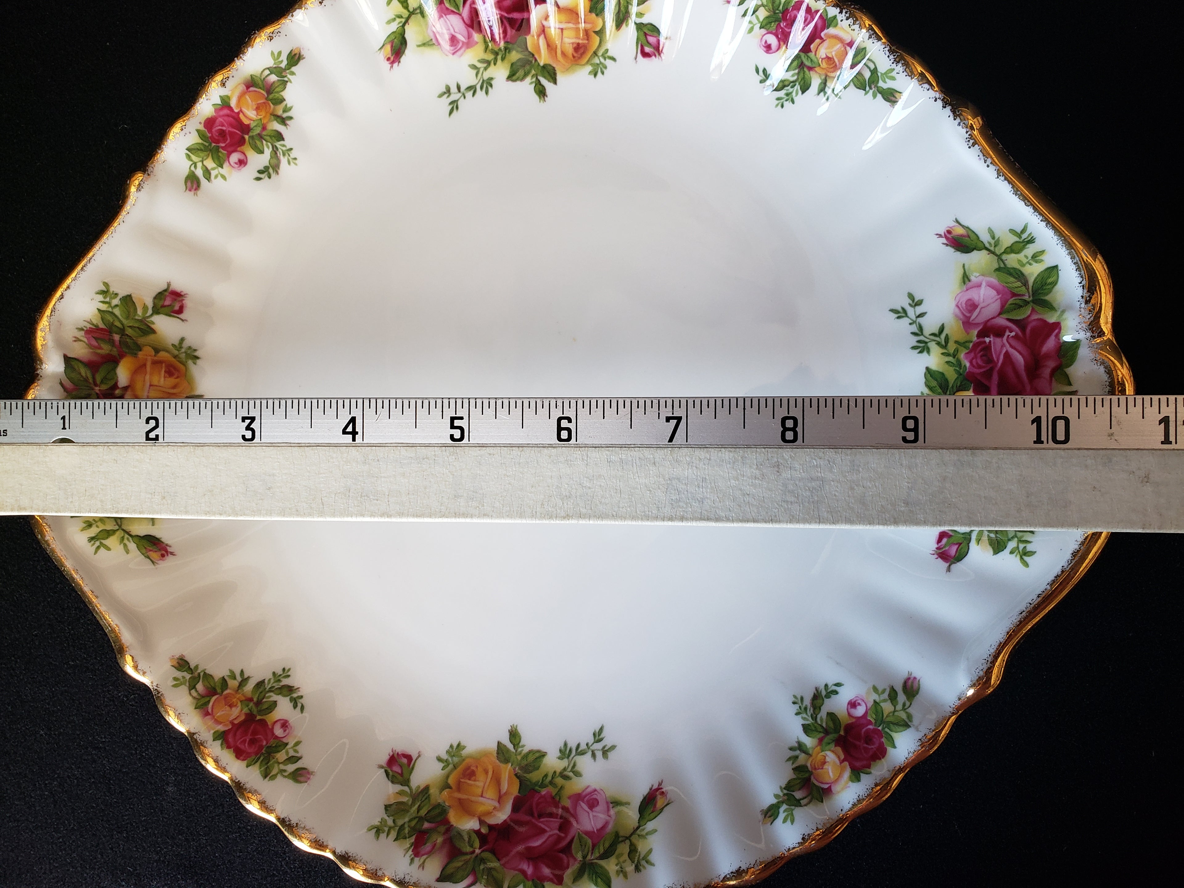 Vintage Royal Albert Cake Plate Old country Roses Gold Trim (lot 2043)