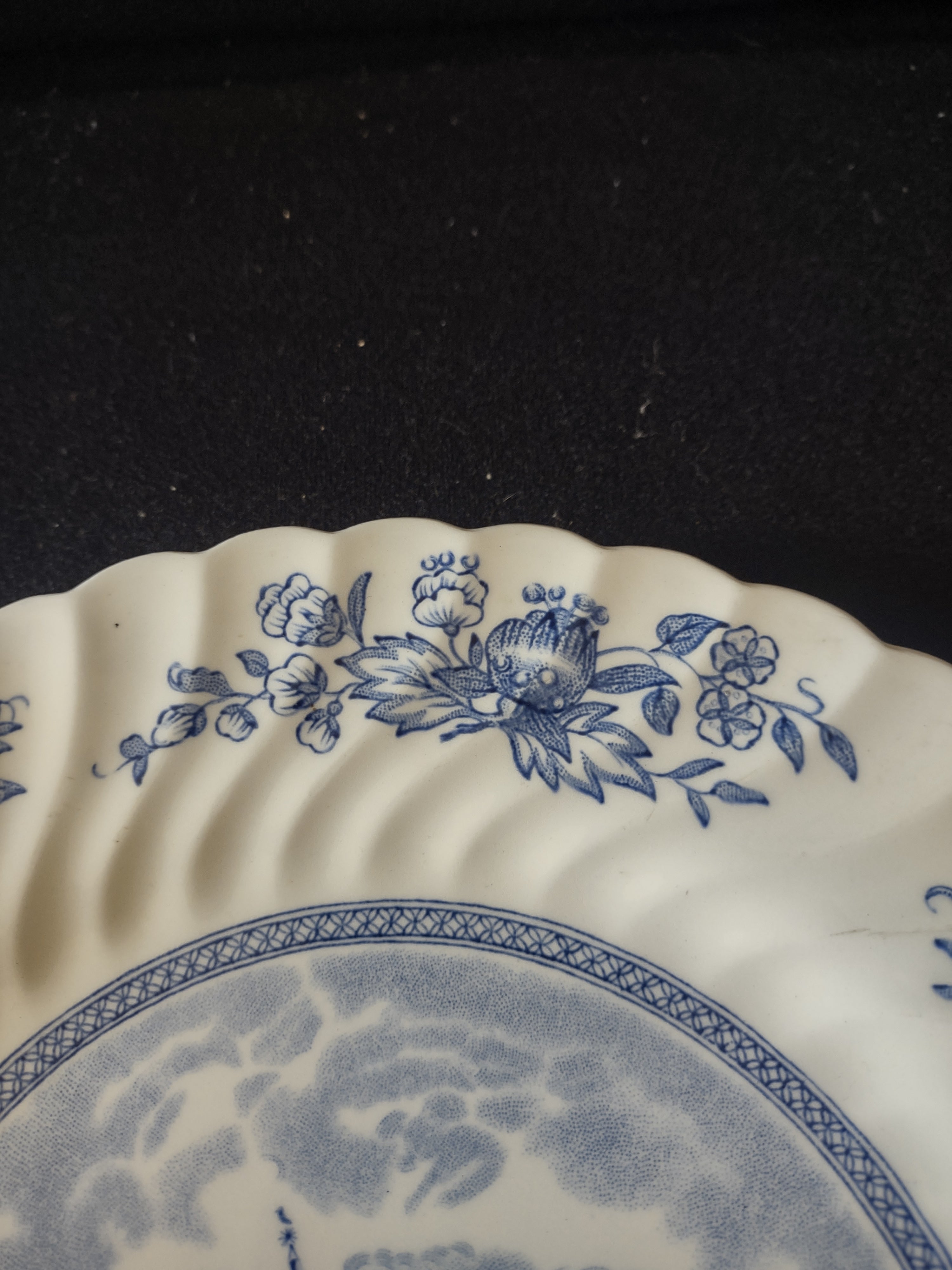 Vintage Johnson Brothers 10" Dinner Plate Ironstone Tulip Time x 2 (Lot 5595)