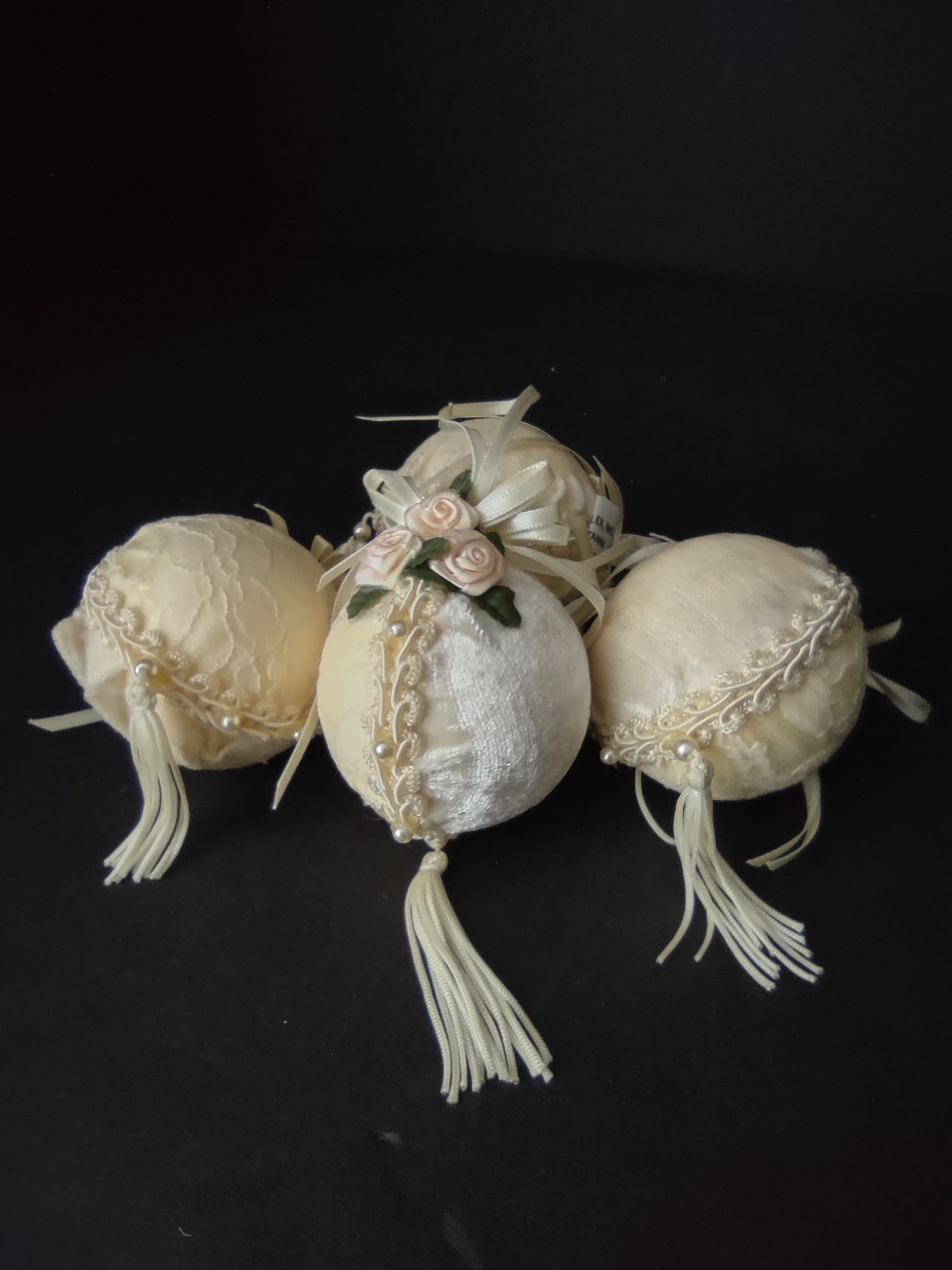 Victorian Ivory Lace Velvet Pearl Rose Christmas Ball Ornament x 4 (lot 1206)