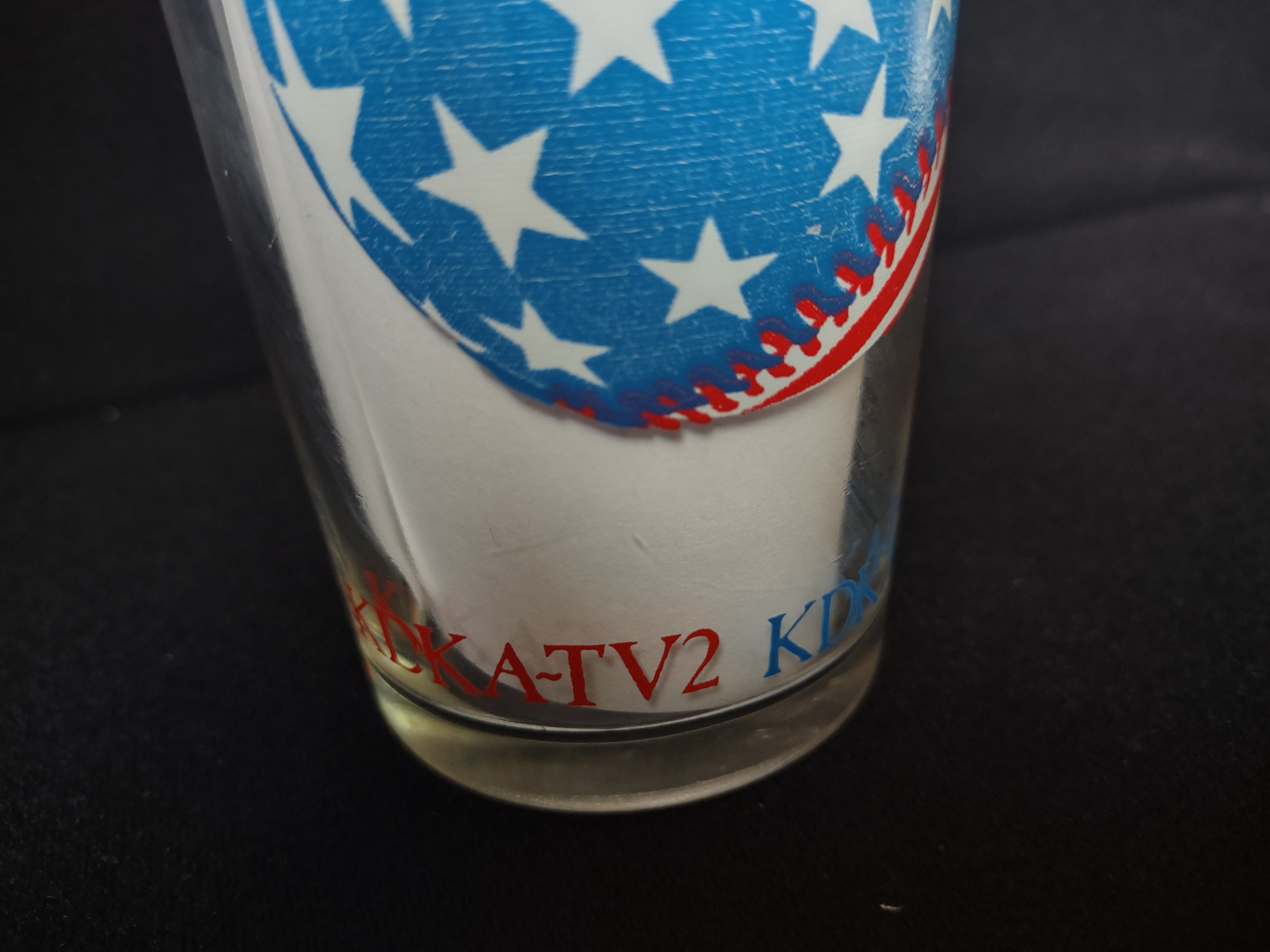 Pittsburgh Pirates KDKA TV-2 Red White Blue Baseball Glass Vintage (lot 1556)