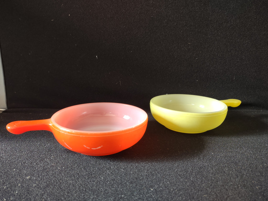 Vintage Glasbake USA Soup Bowl with Handle Yellow Red (lot 5214)