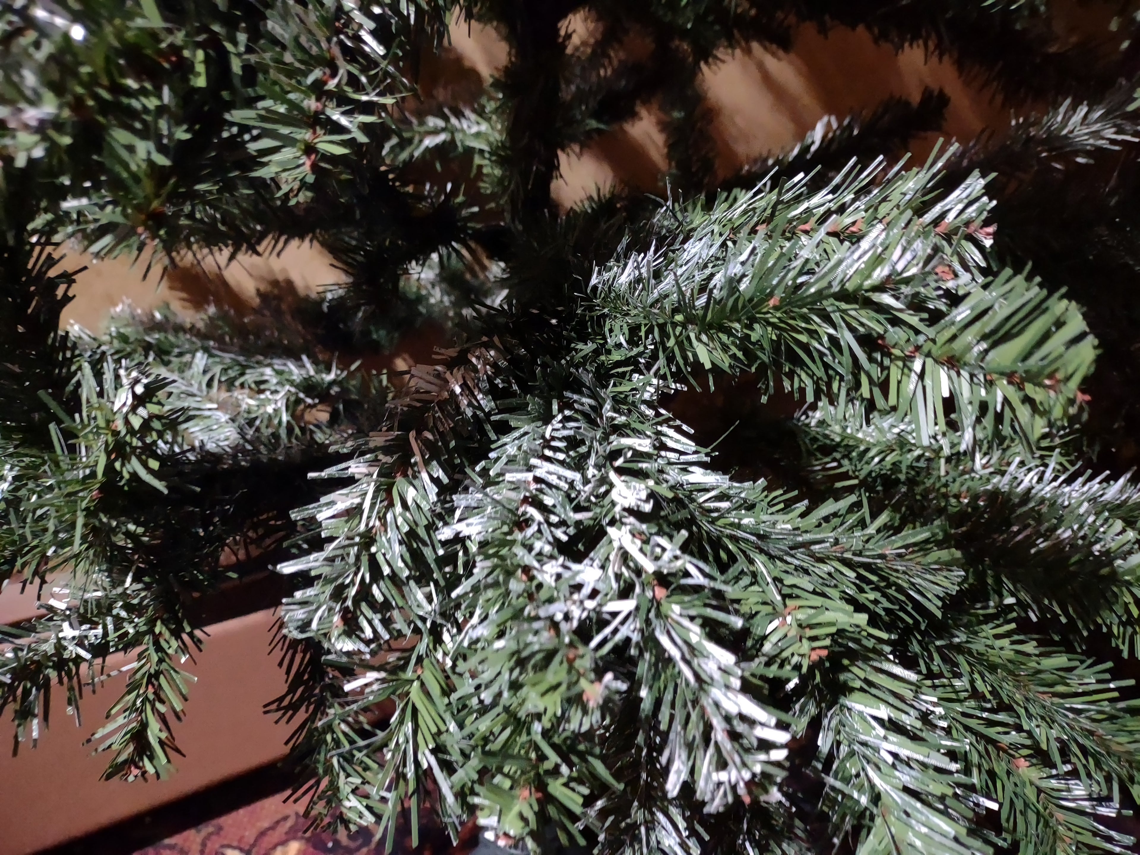 Christmas Artificial Green No Lights Sprayed with Snow (lot 3382)