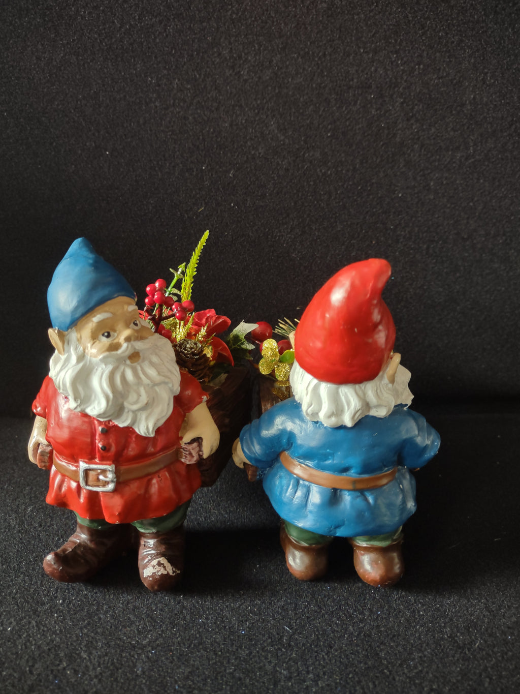 Vintage 5" Christmas Gnomes Wheelbarrow Poinsettia Berries (Lot 4767)
