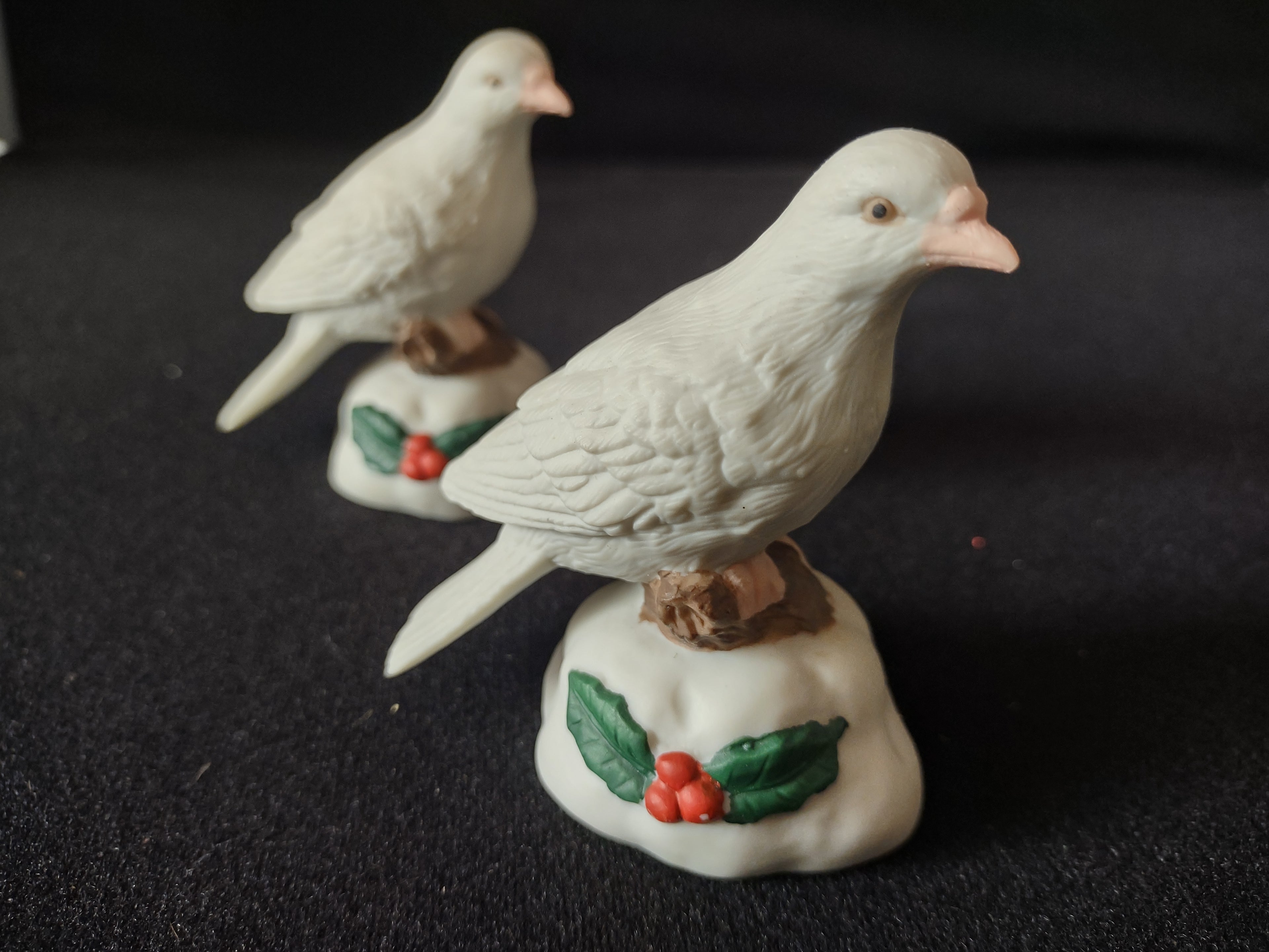 Vintage Set of 2 Christmas 3" Dove Fine Grain Porcelain Bisque Aldon(lot 4753)