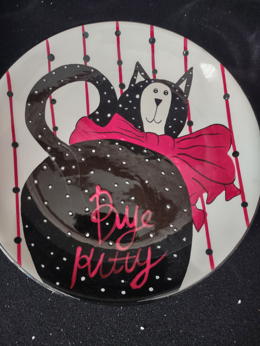 Boyds Home Kitty Dessert/ Salad Plates White Black Red set of 4 (lot 2387)