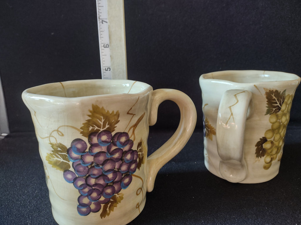 Cabernet Set of 2 Large Mugs Italian Decor Grapes (lot 5265)