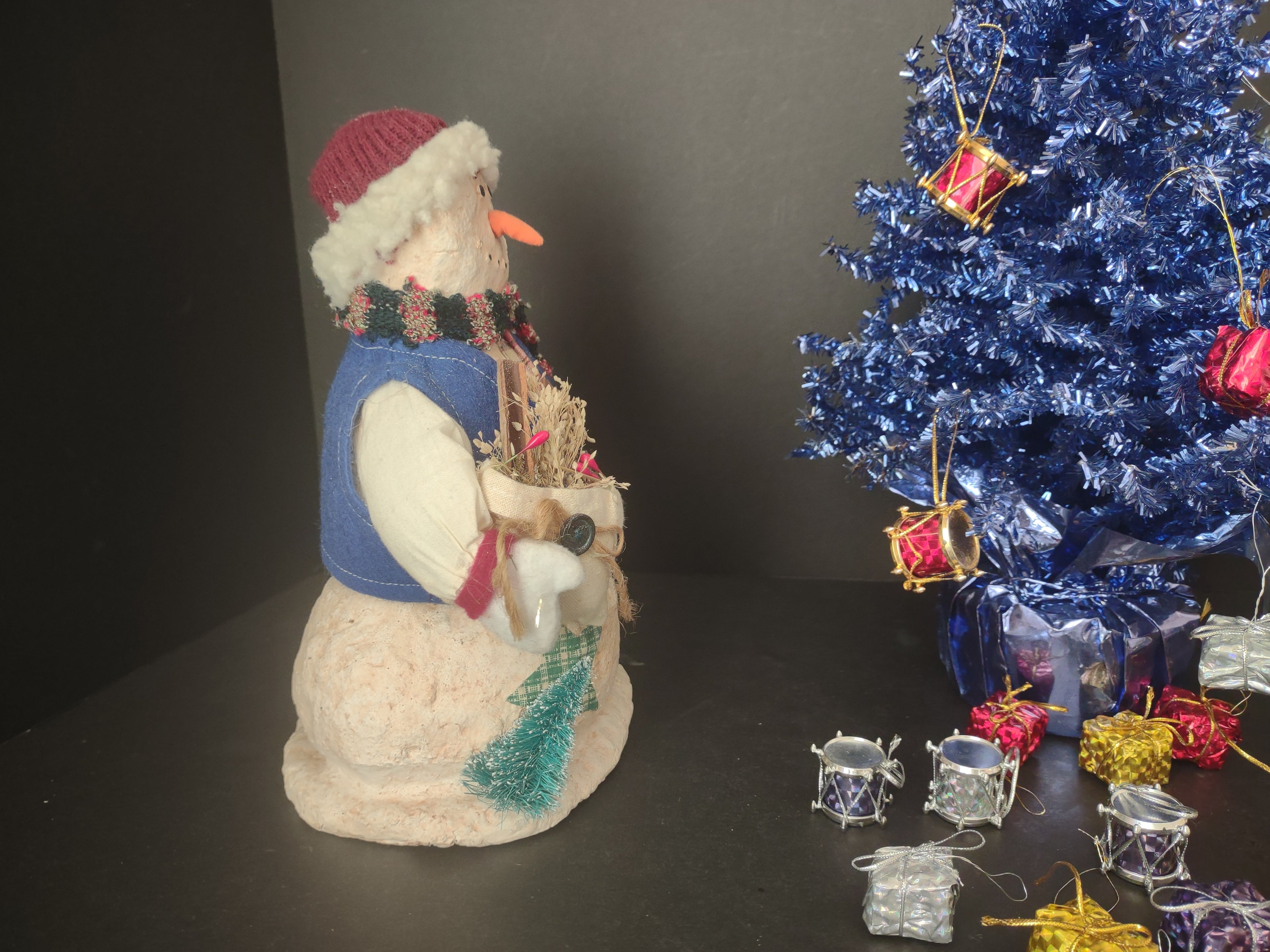 Christmas Snowman Tinsel Blue Small Tree Decor (lot 1278)