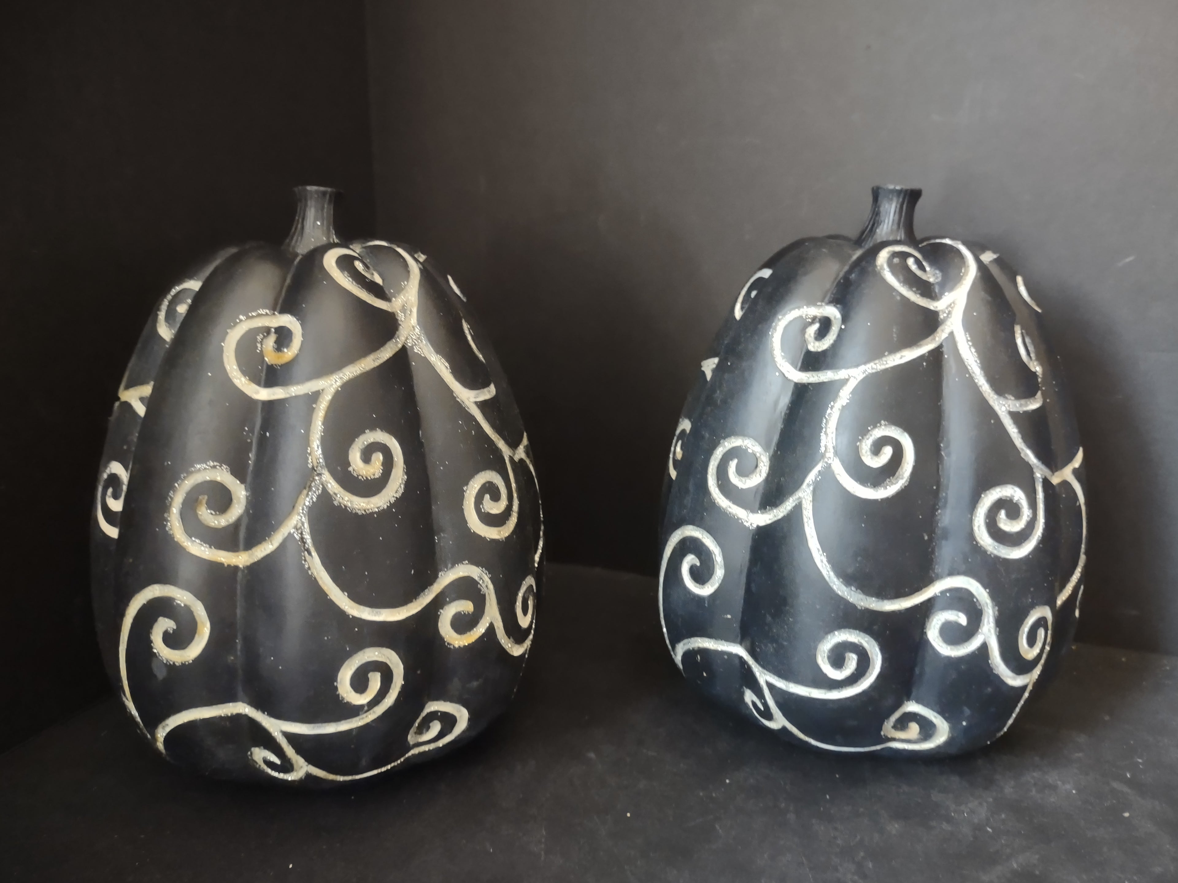 Halloween Black Pumpkin x 2 Silver Scroll Design 8" Polyresin (lot 3000j)