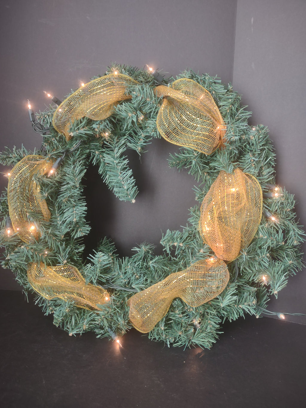 Vintage Christmas Artificial Light Up Green Wreath Gold Ribbon 18" (lot 1326)