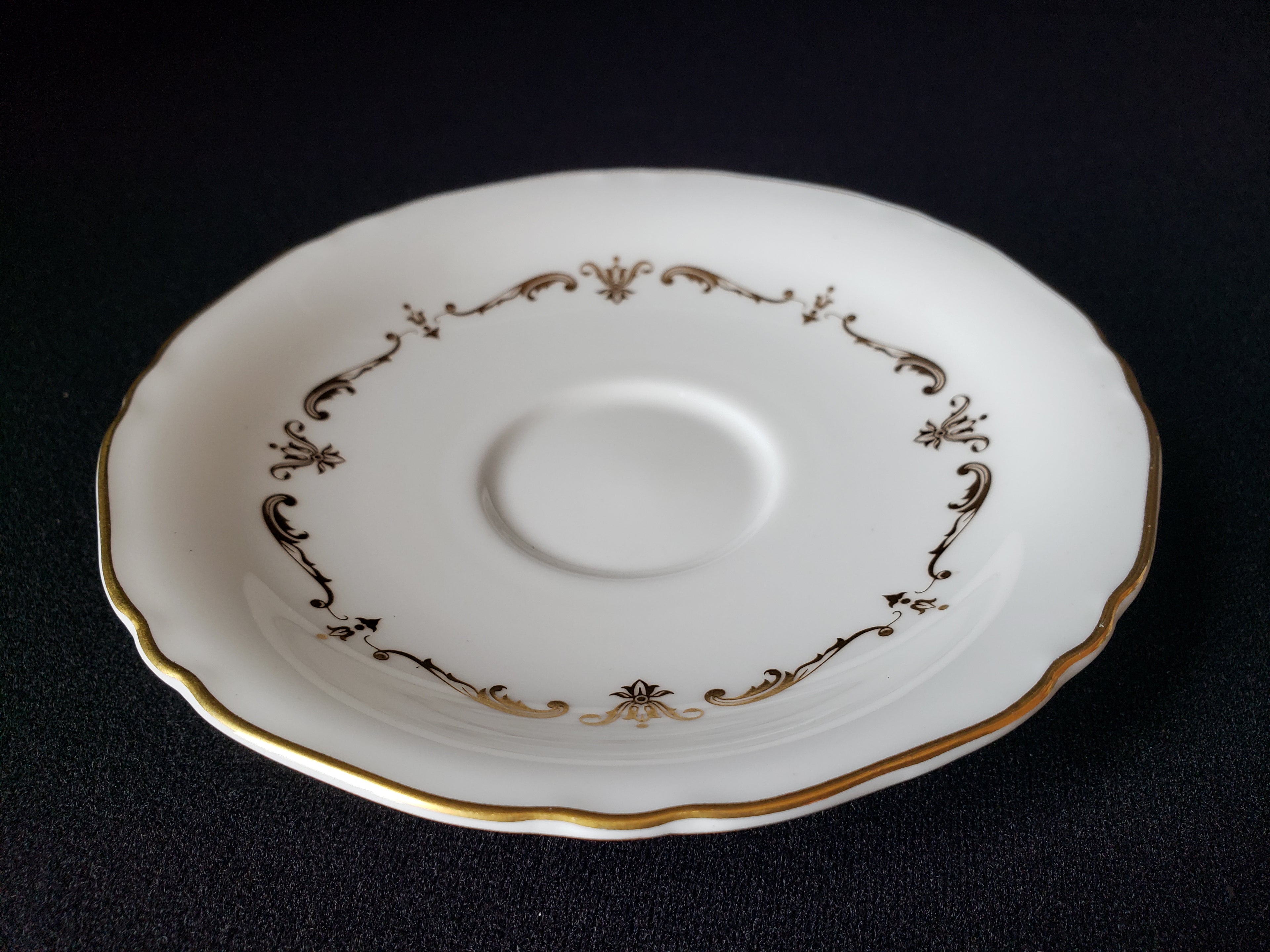 Vintage Royal Worcester Saucer ONLY Gold Chantilly 5-3/4 (lot 2094)