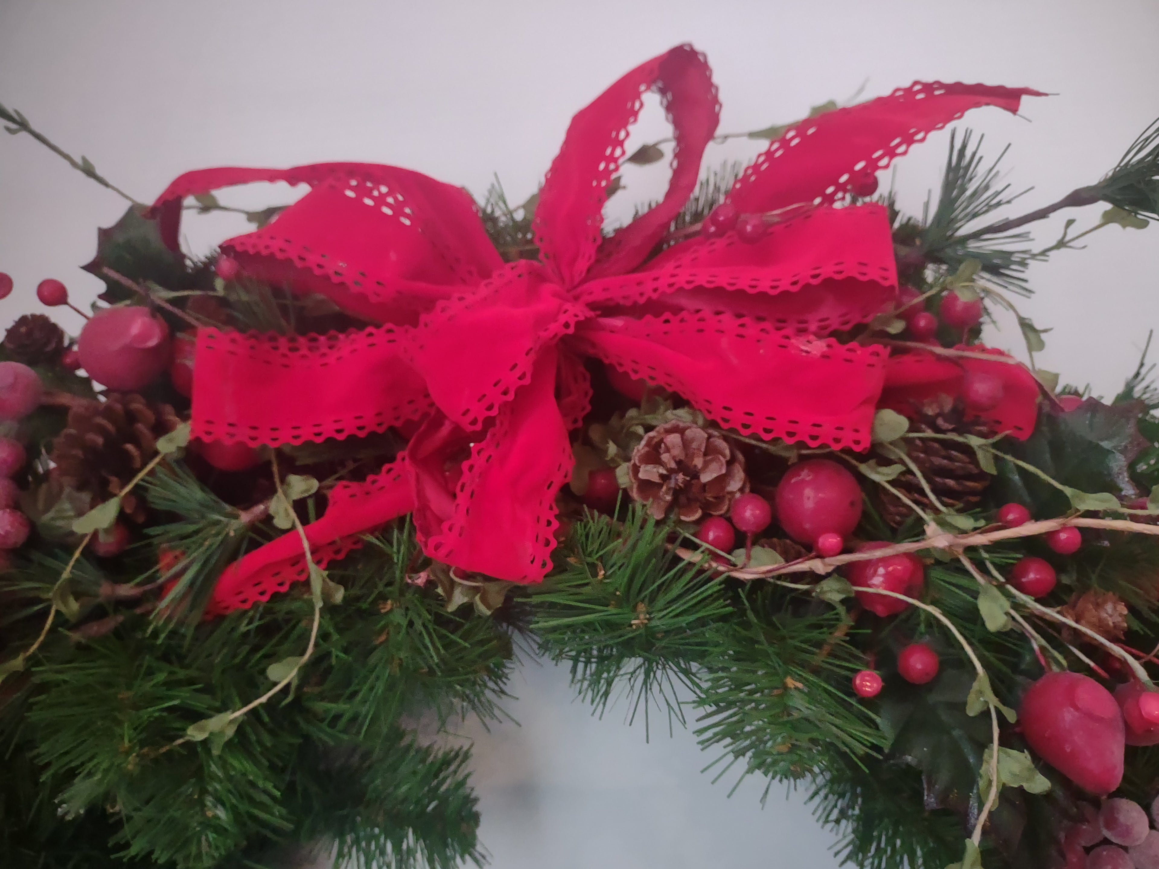 Vintage Christmas Wreath Red Birds Berries 19" (lot 1213)