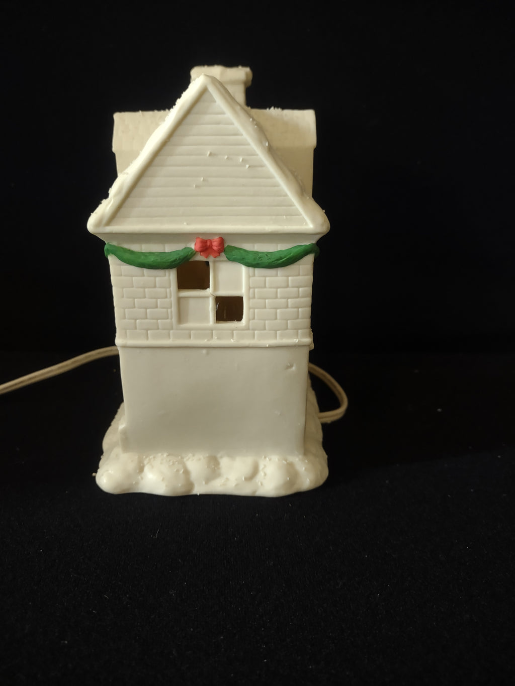 Vintage Thrift Drug Winter Wonderland Village Porcelain Light Up House (Lot 3597