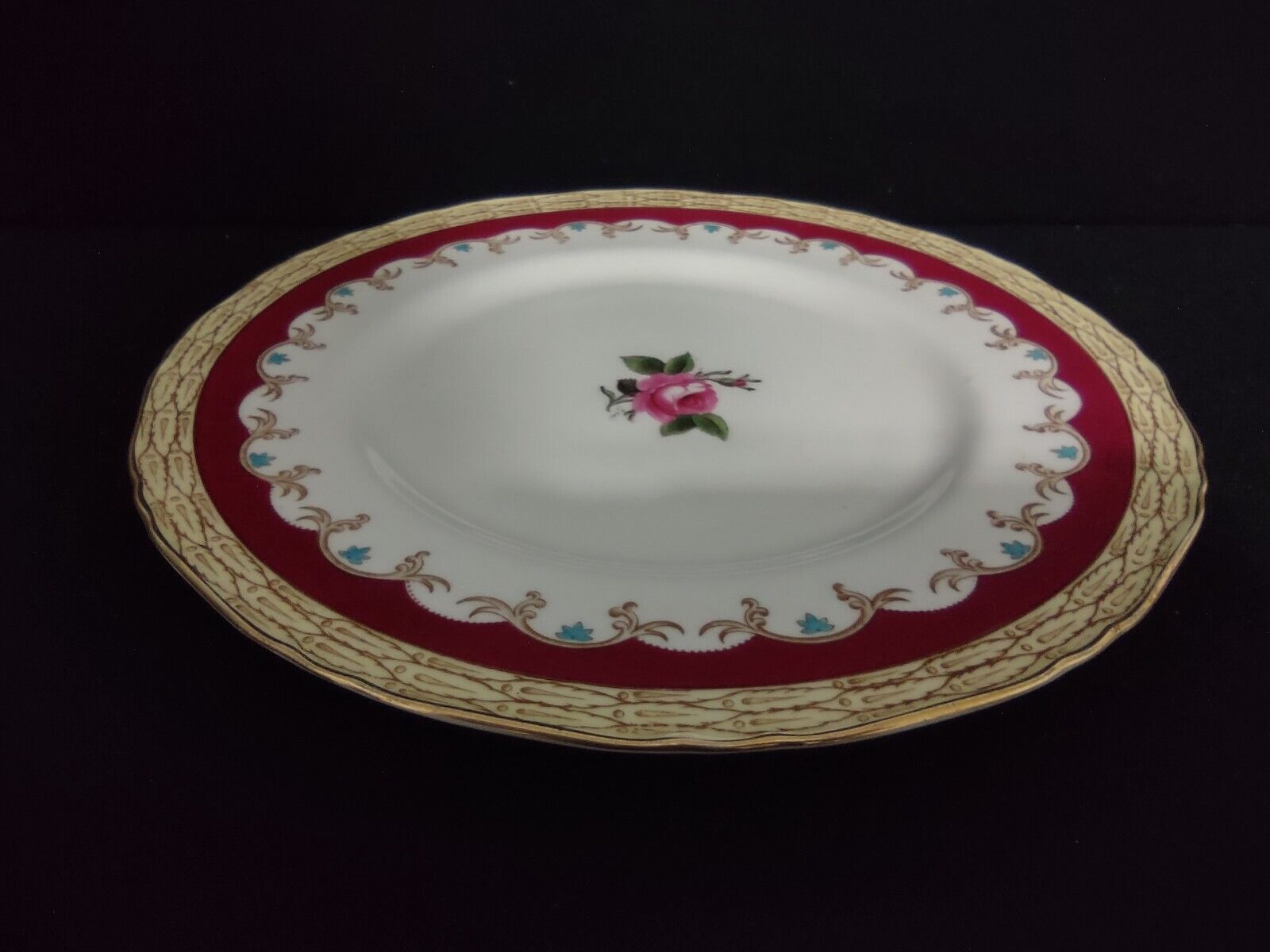 092 Vintage Royal Worcester KILDARE England Dinner Plate Red Rose 10-3/4"