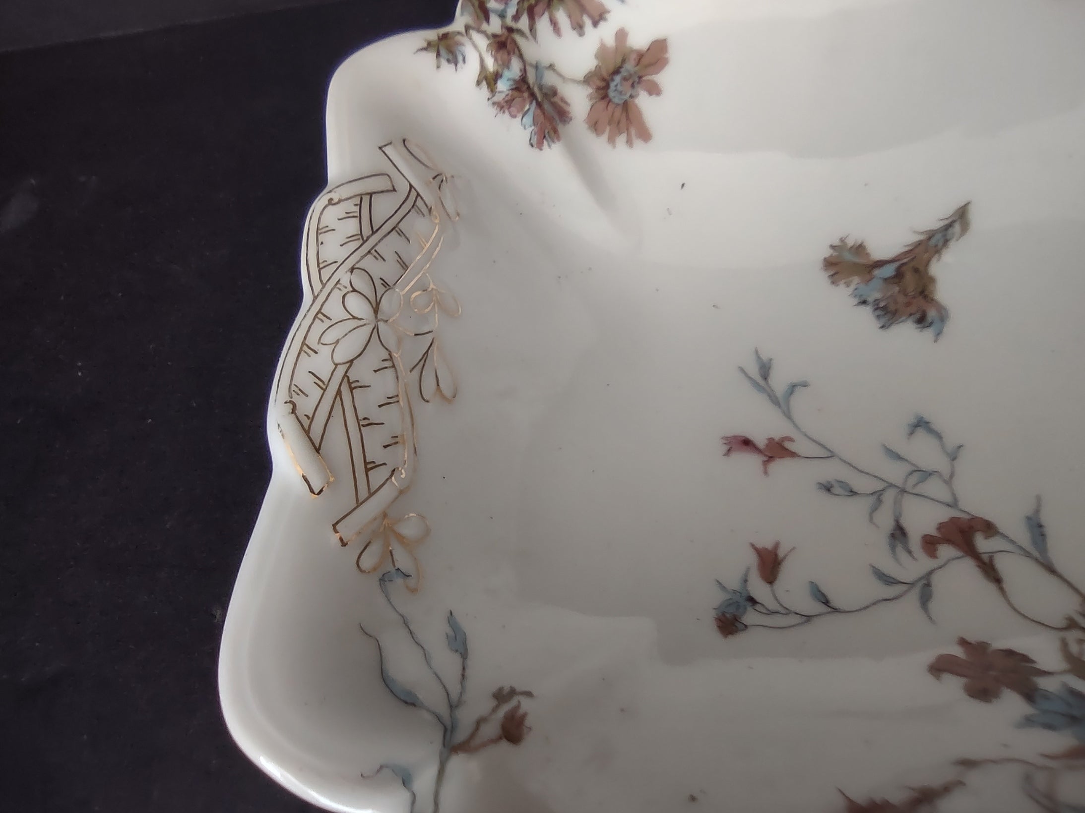 Depose Haviland Limoges Blue Flower Serving Bowl (lot 962)
